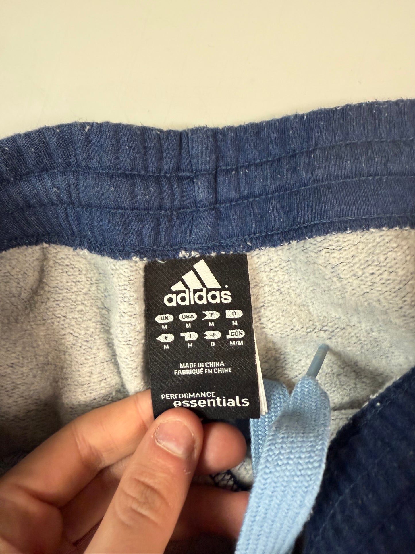 Adidas baggy joggers (M)