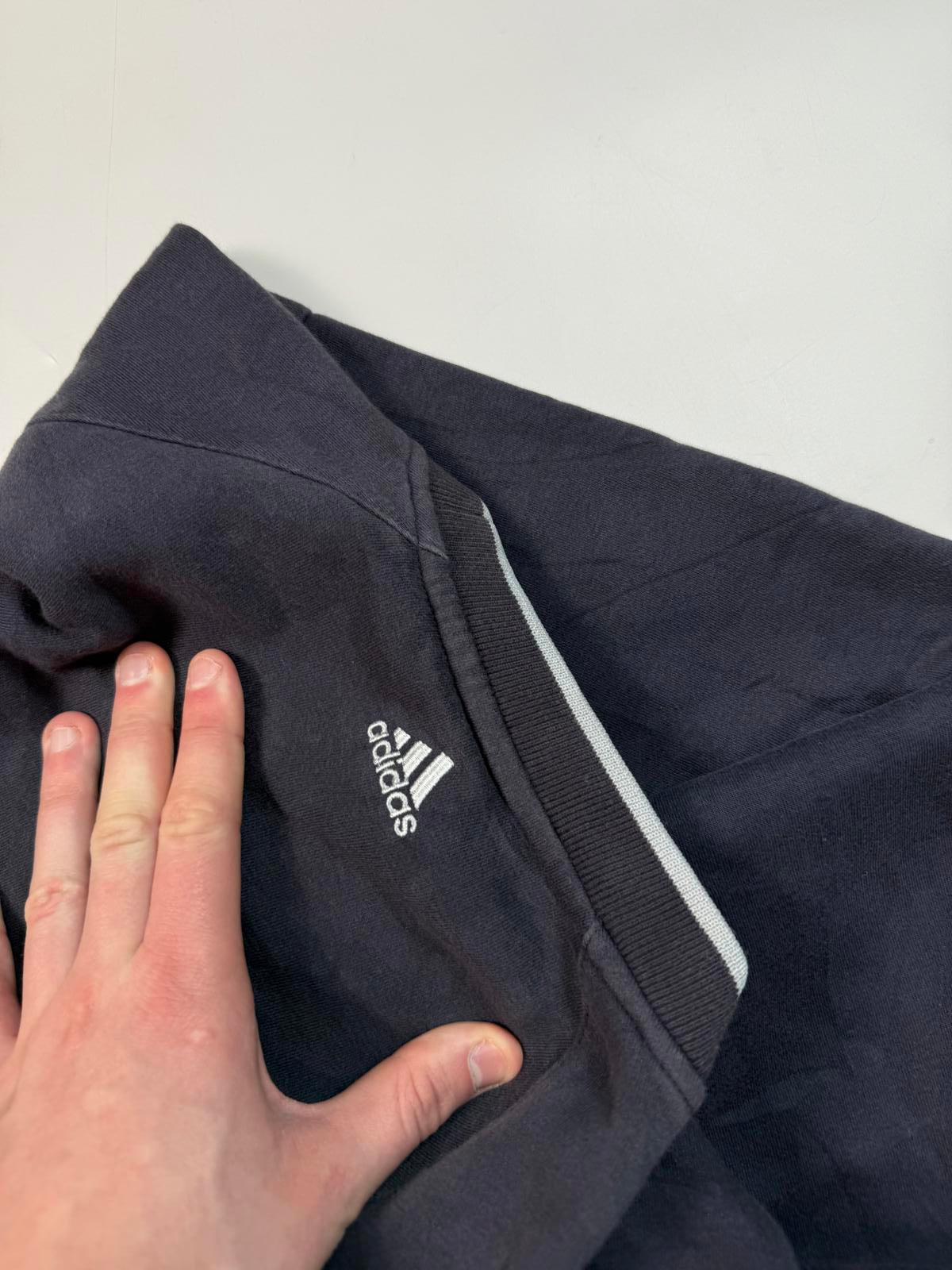 Vintage Adidas small logo sweatshirt (L)