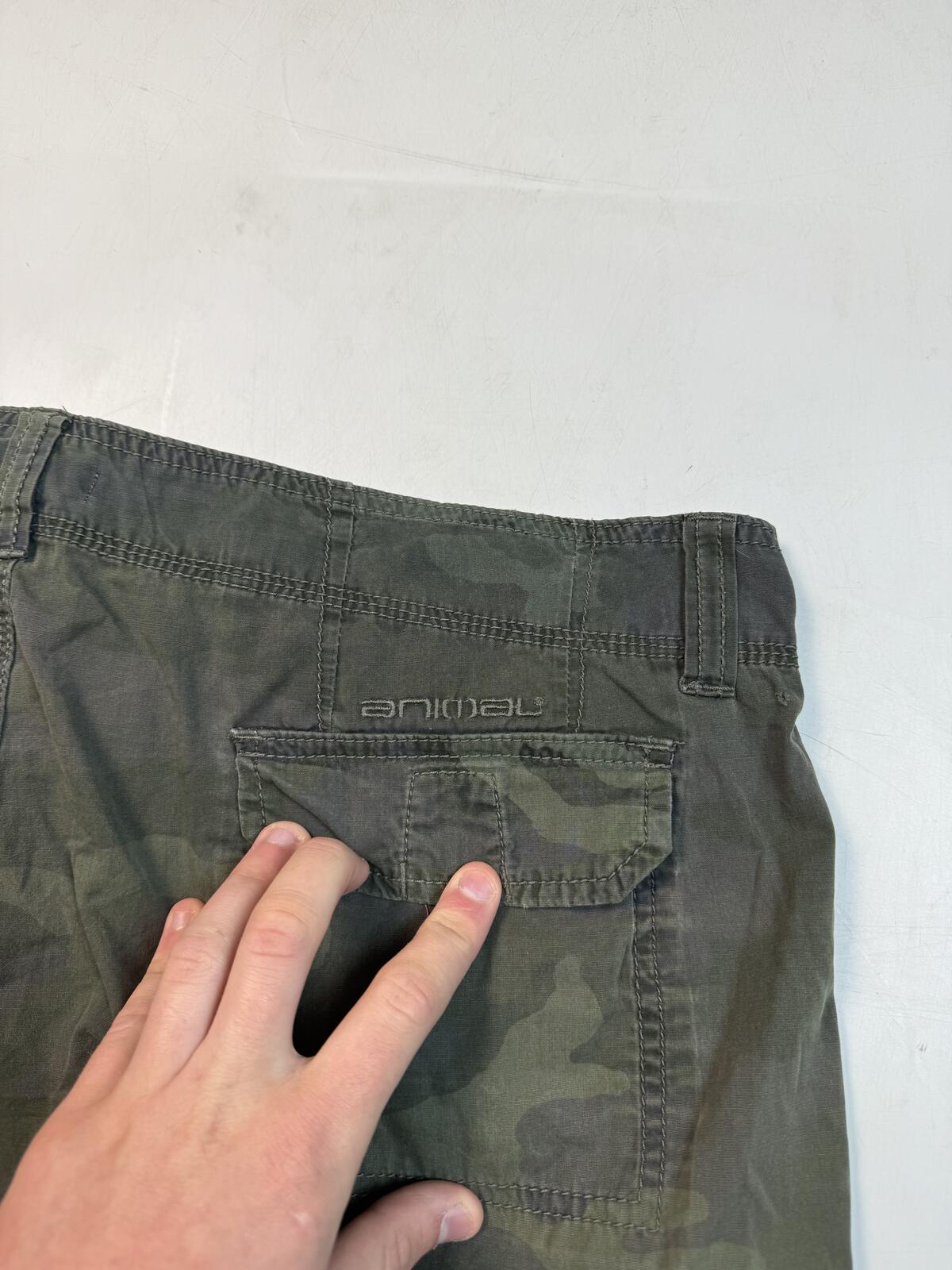Vintage Y2K Animal camouflage baggy cargo shorts (W36)