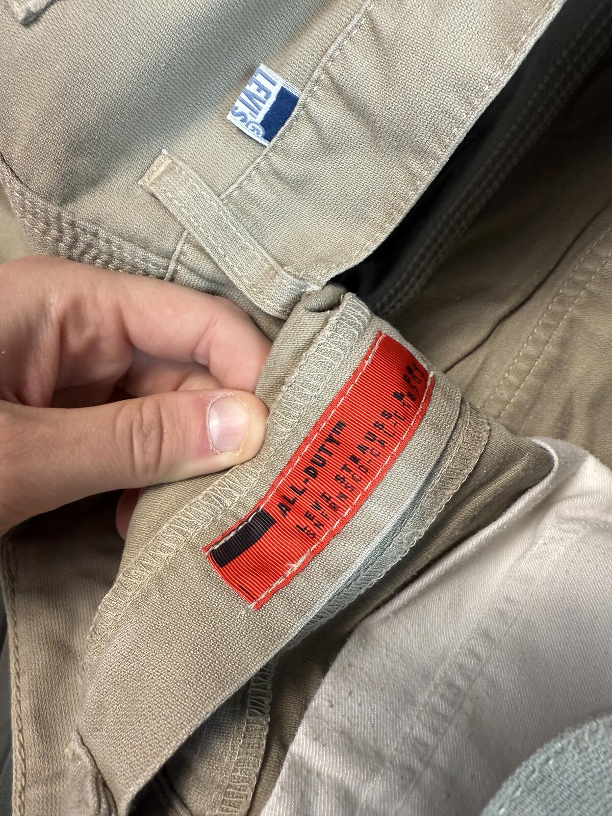 Levi's Strauss & co baggy cargo shorts (W34)