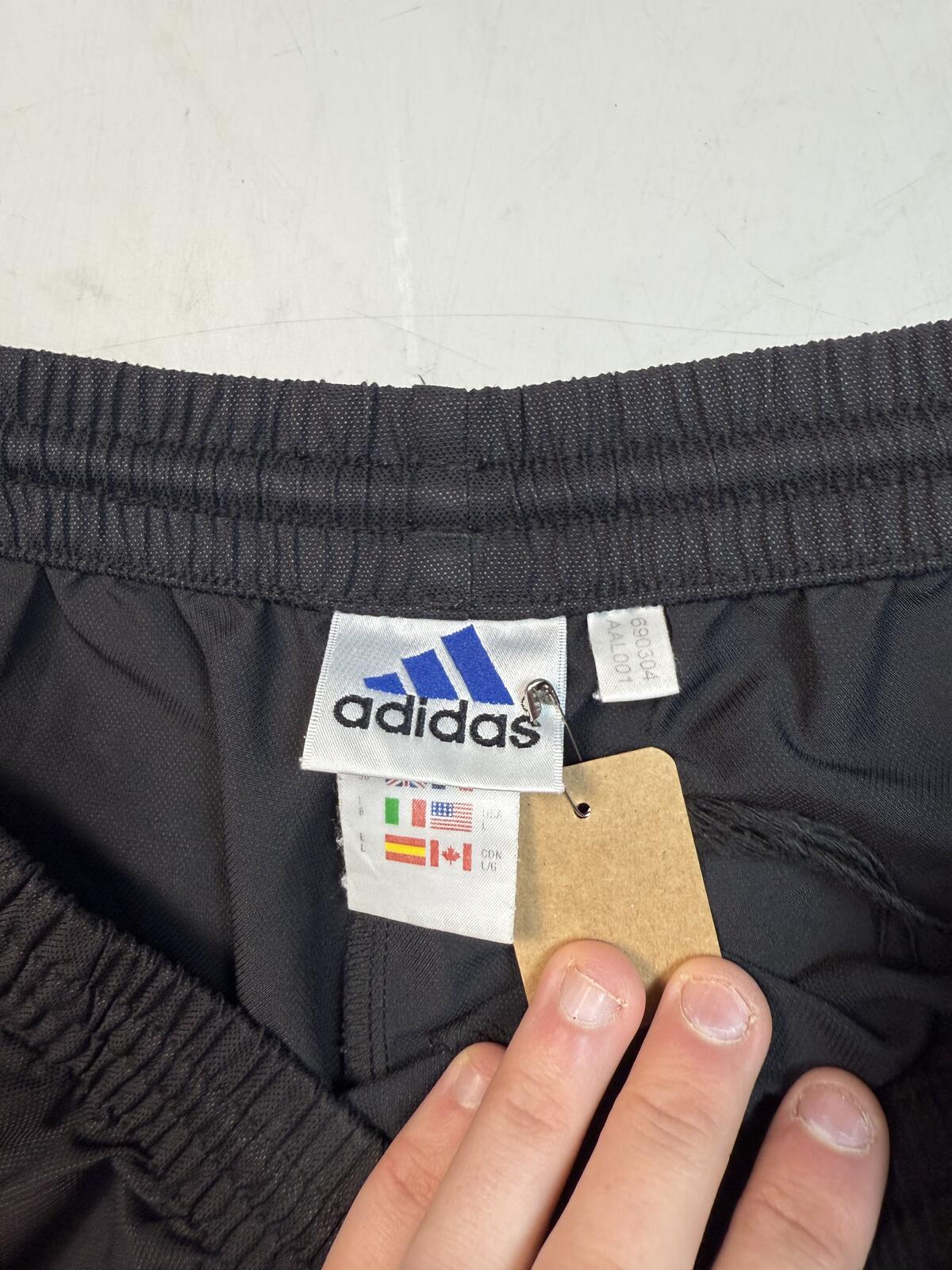 Vintage 90s adidas side stripe sport shorts (L)