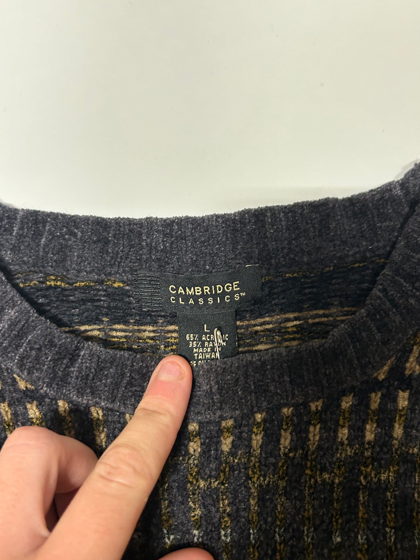 Vintage Abstract knit sweater (L)