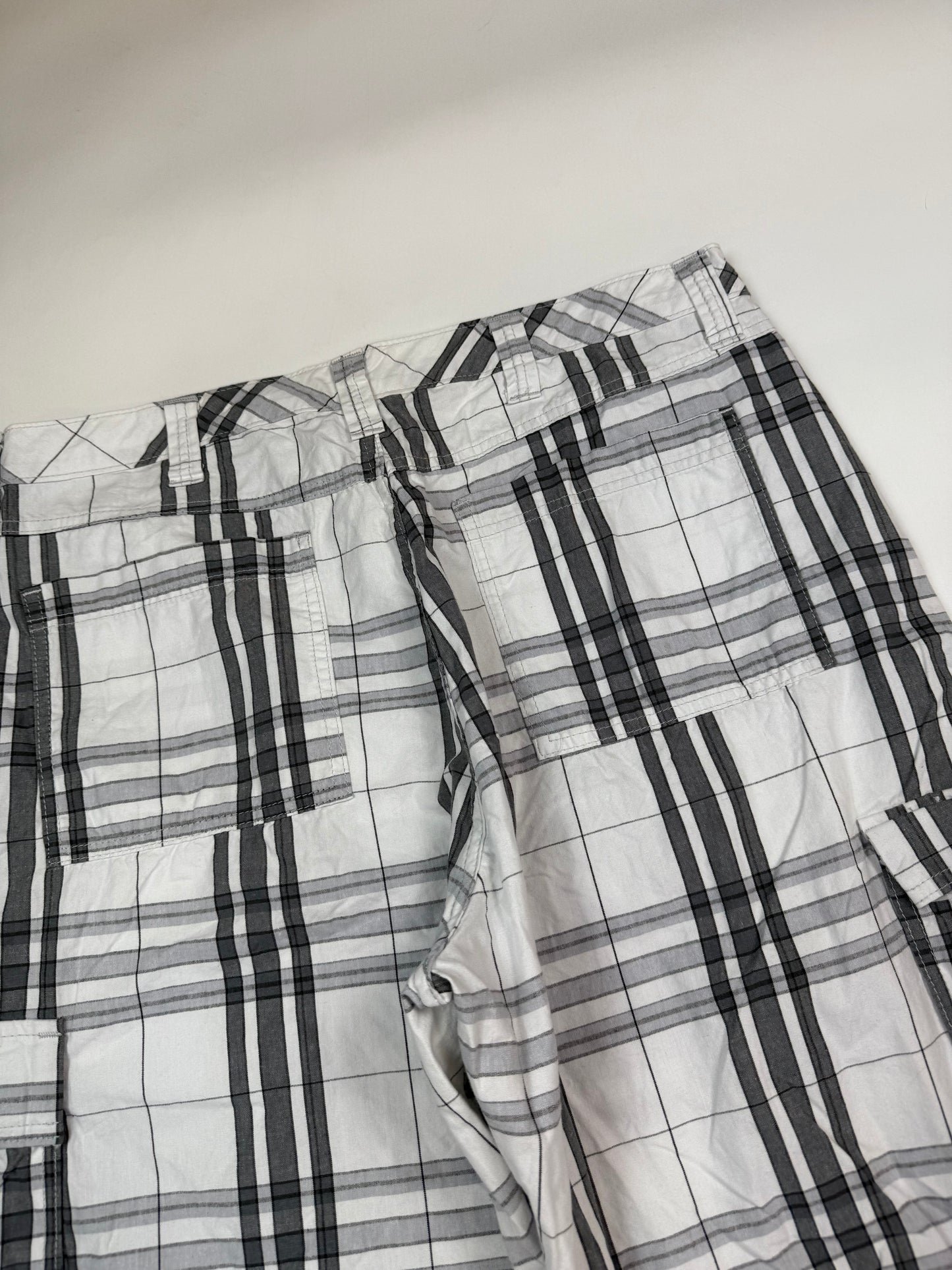 Wrangler baggy checkered cargo shorts (W36)
