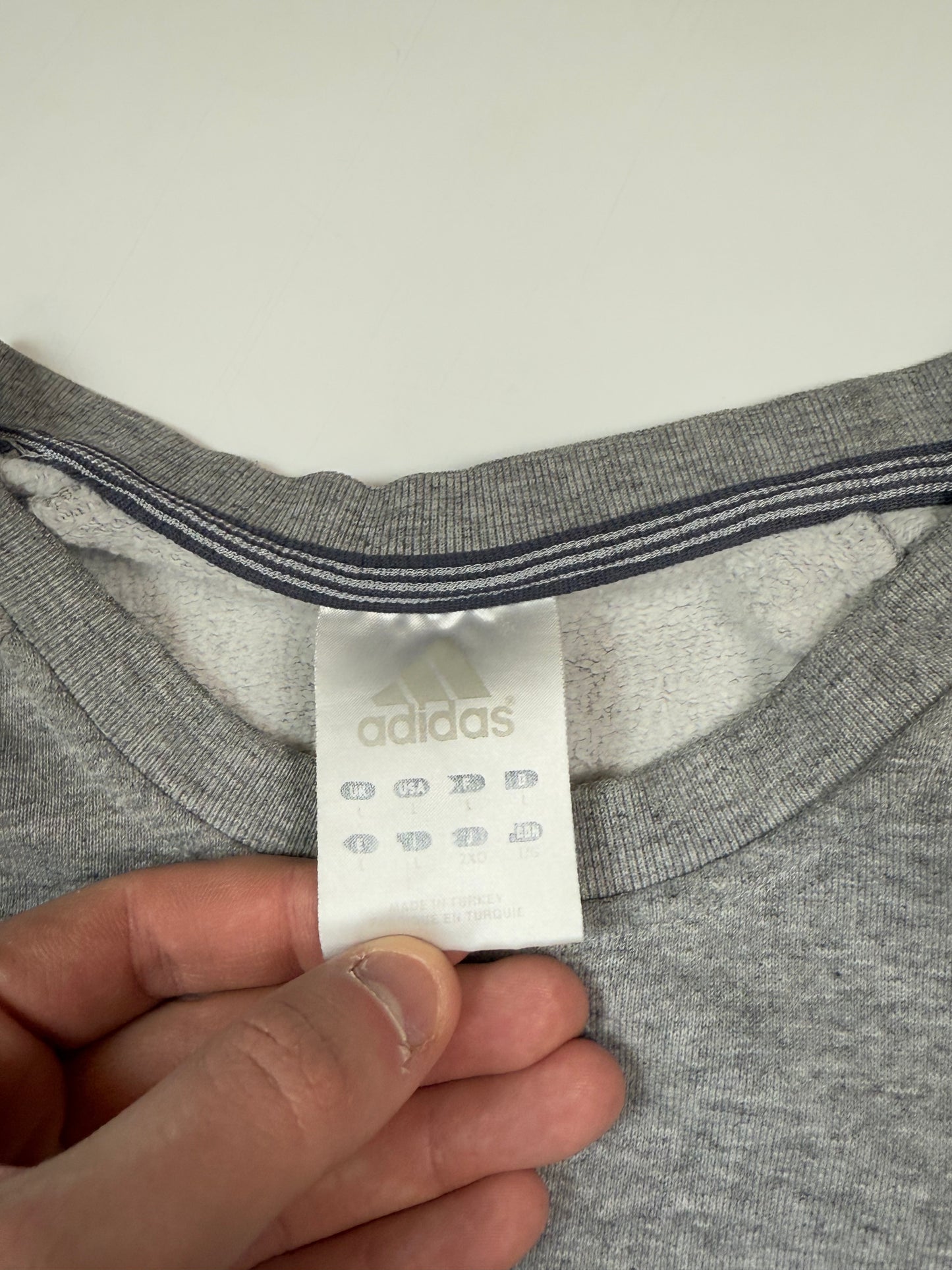 Vintage Adidas small logo sweatshirt (L)