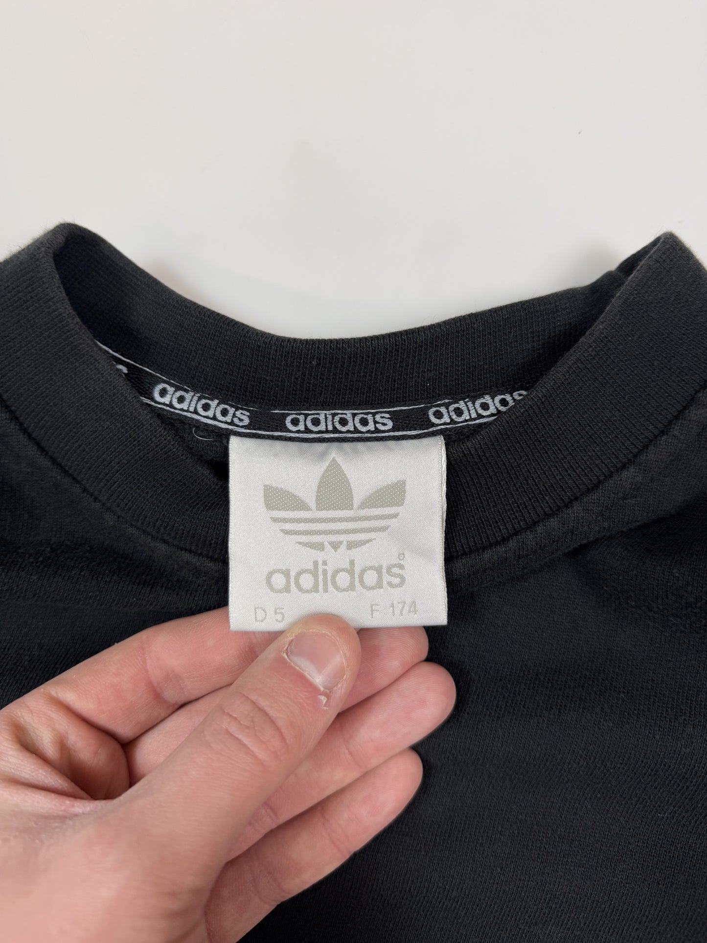 Vintage 90s Adidas originals small logo sweatshirt (M)