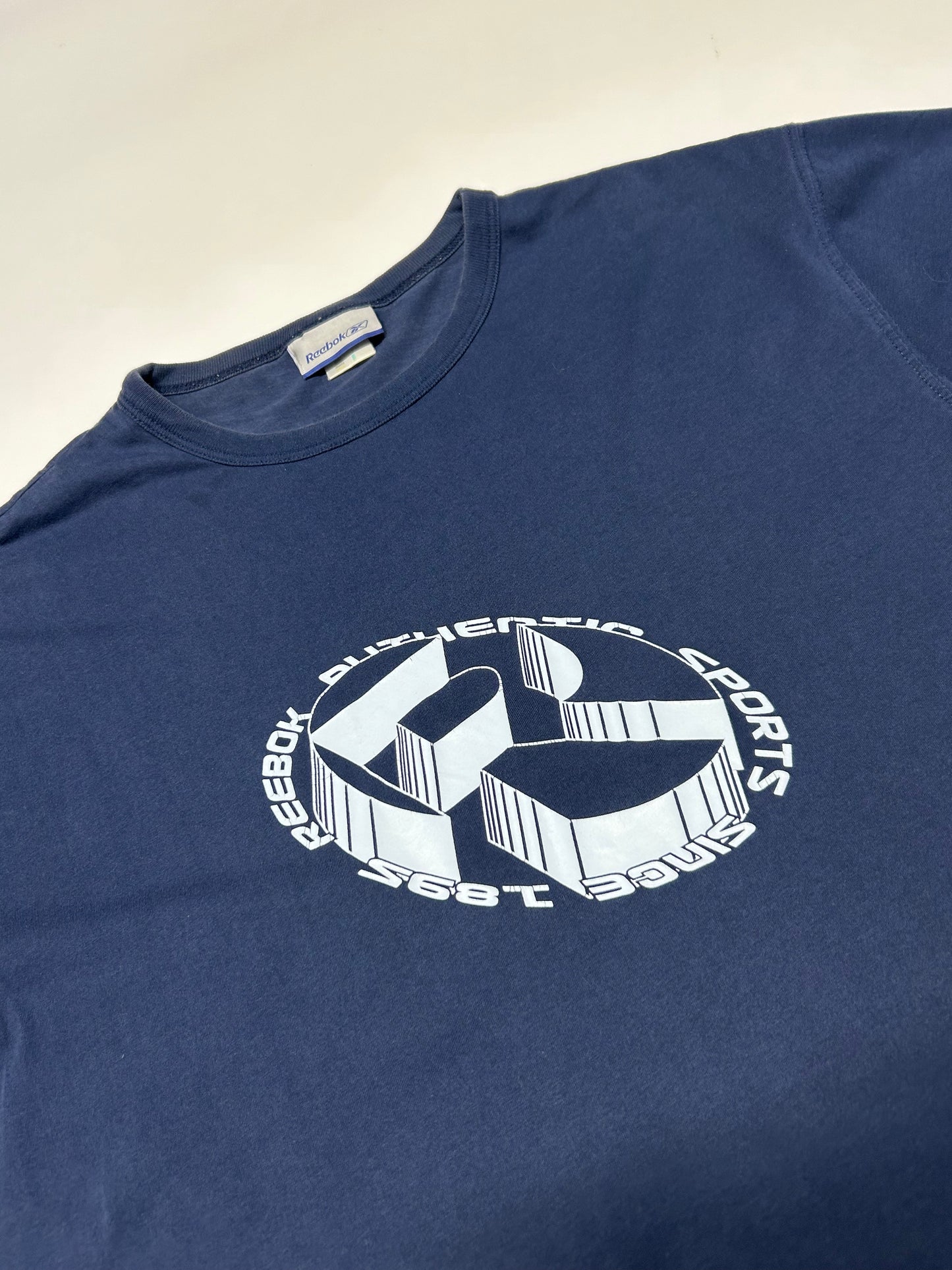 Vintage reebok tee (L)