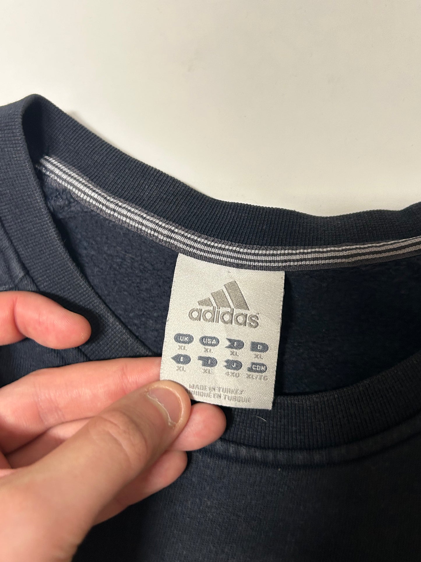 Vintage Adidas small logo sweatshirt (XL)