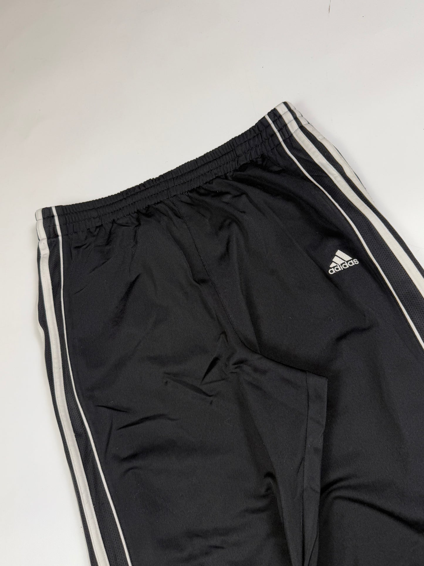 Vintage Adidas baggy track pants (M)