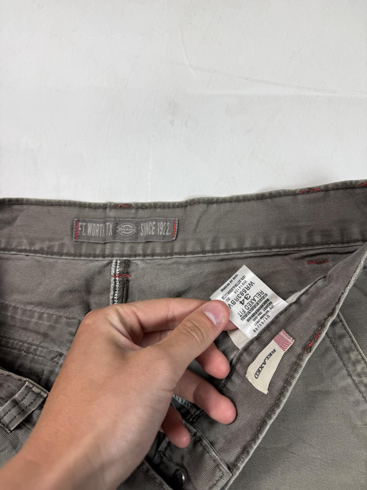 Dickies workwear baggy cargo shorts (W34)