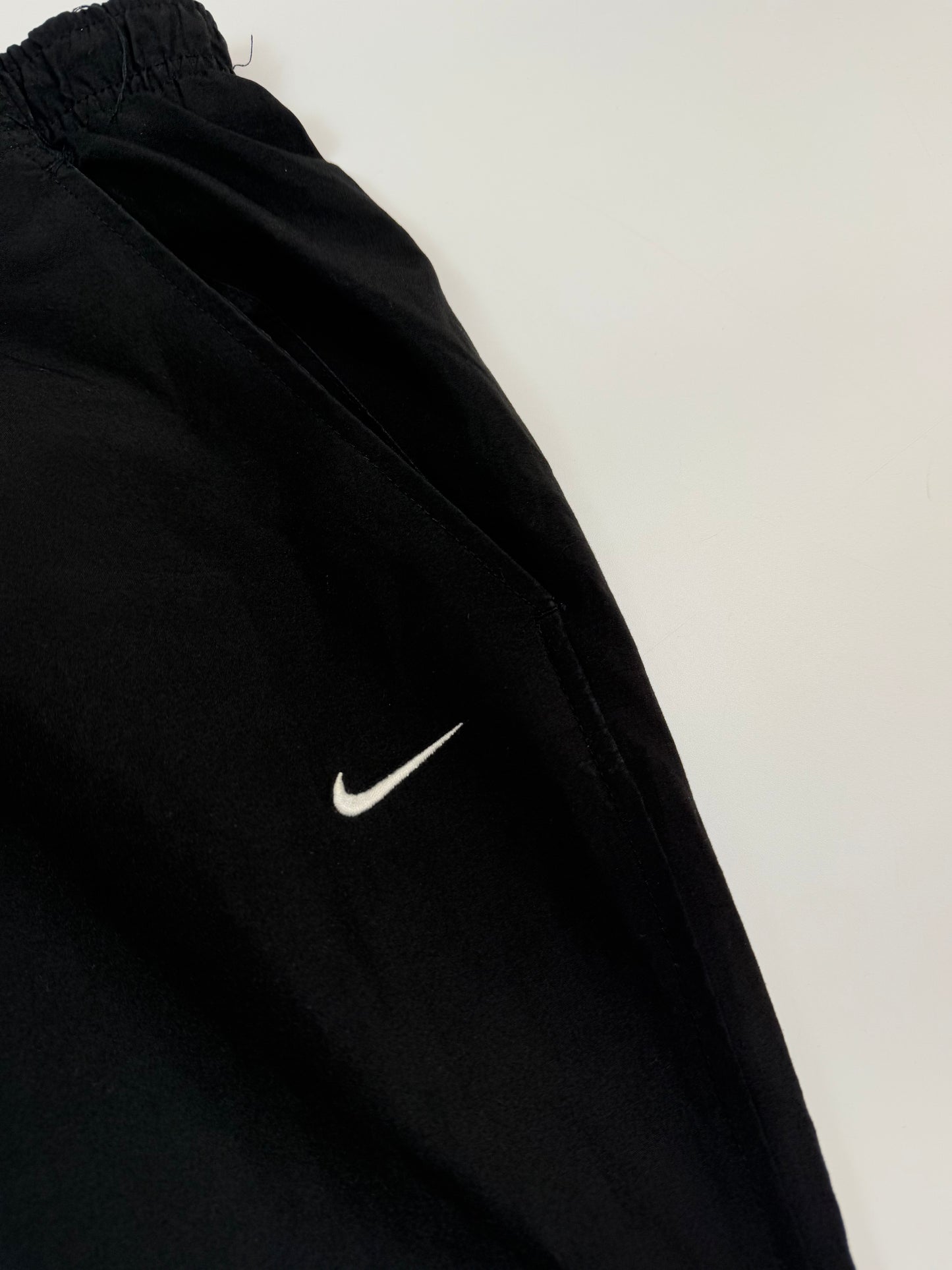 Vintage Nike mini swoosh baggy track pants (L)