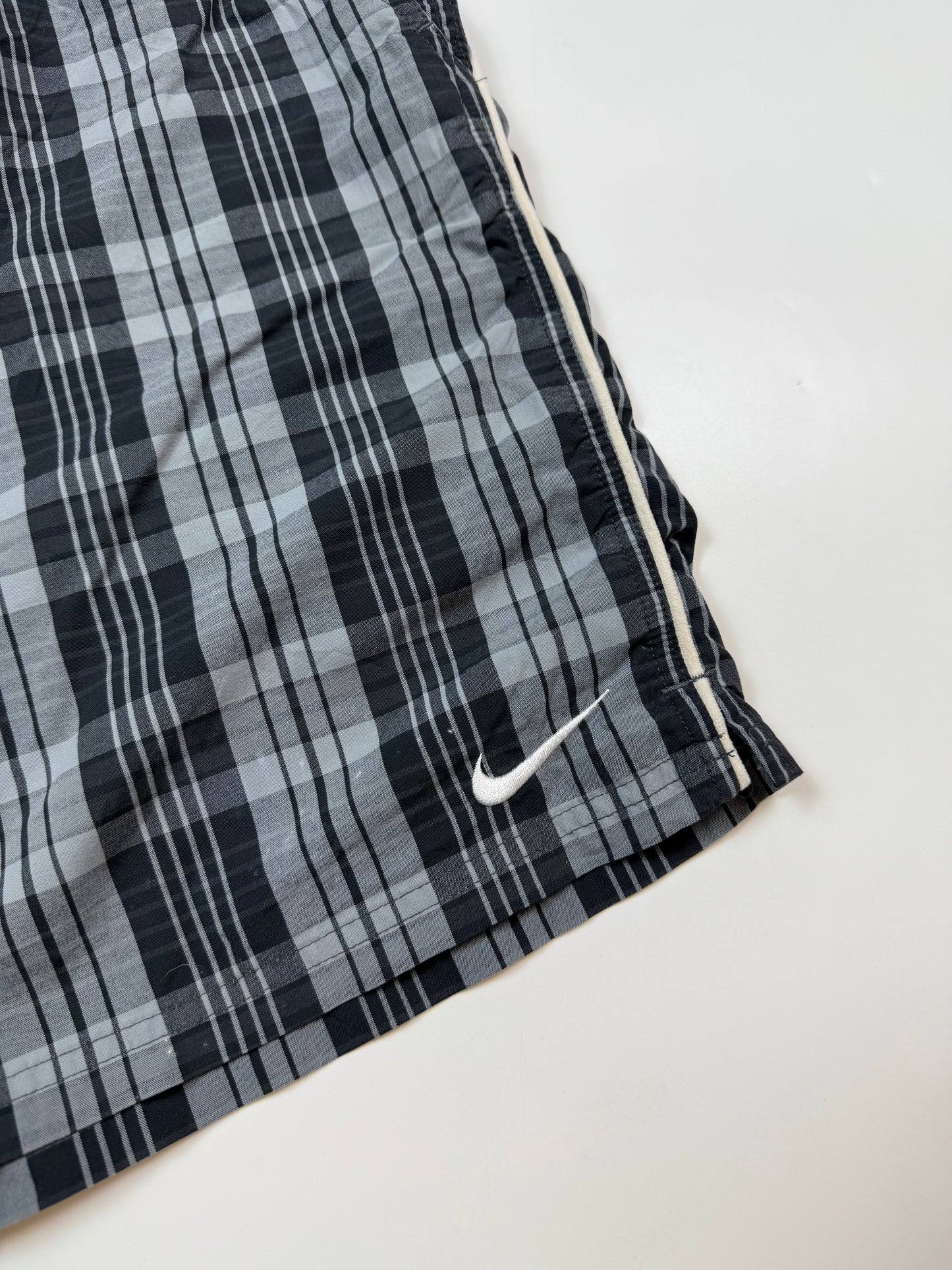 Vintage Nike baggy checkered sport shorts (L)