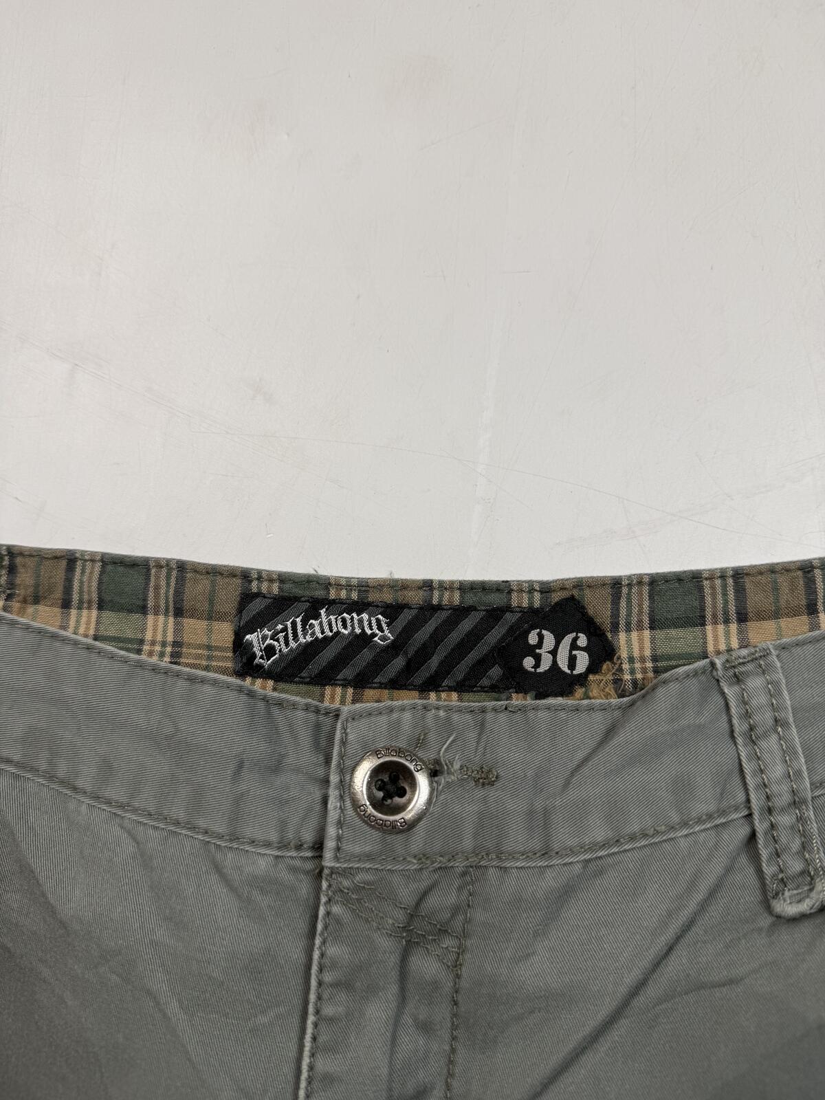 Vintage Billabong surfwear baggy hip hop cargo shorts (W36)