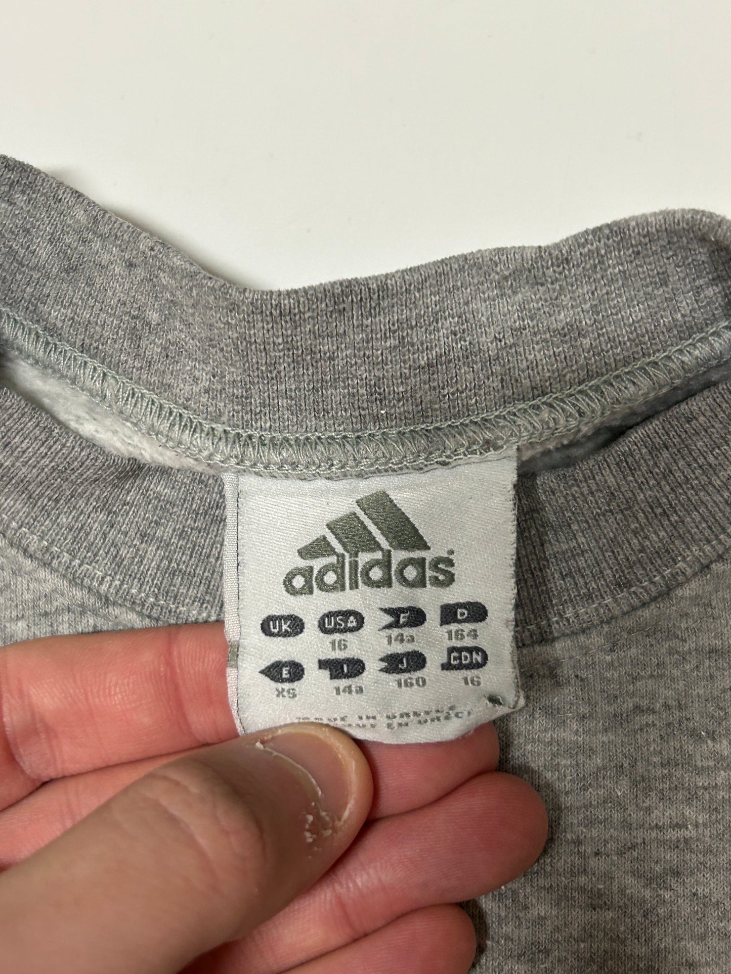 Vintage Adidas small logo sweatshirt (XS)