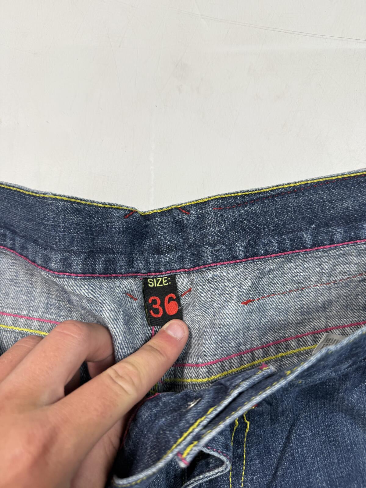 Vintage Y2K embroidered baggy hip hop denim shorts (W38)