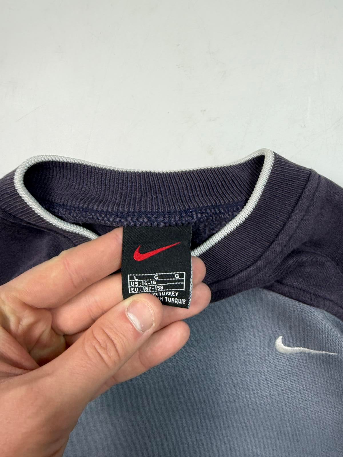 Vintage 90s Nike mini swoosh sweatshirt (YL)
