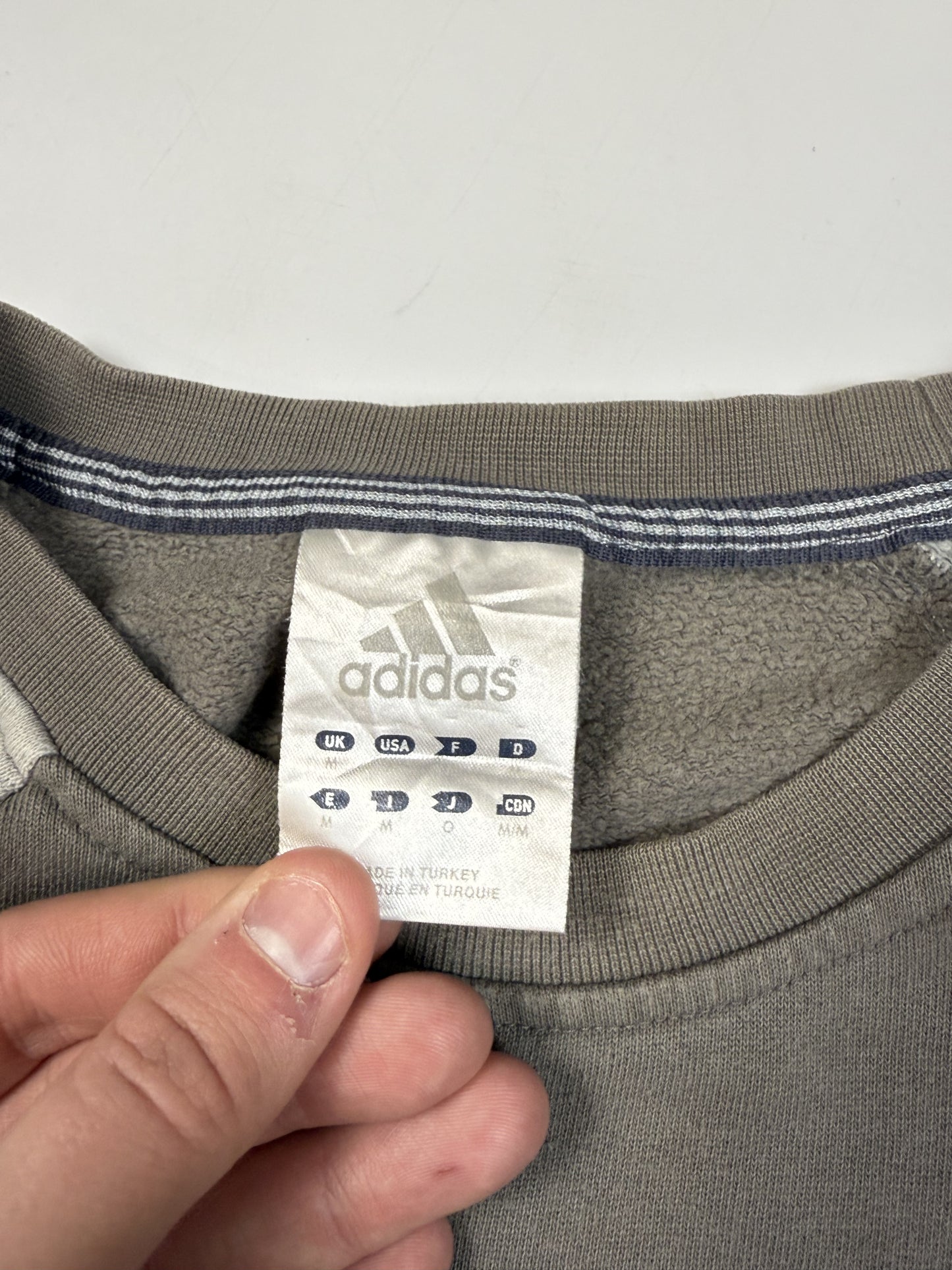 Vintage Adidas small logo sweatshirt (M)