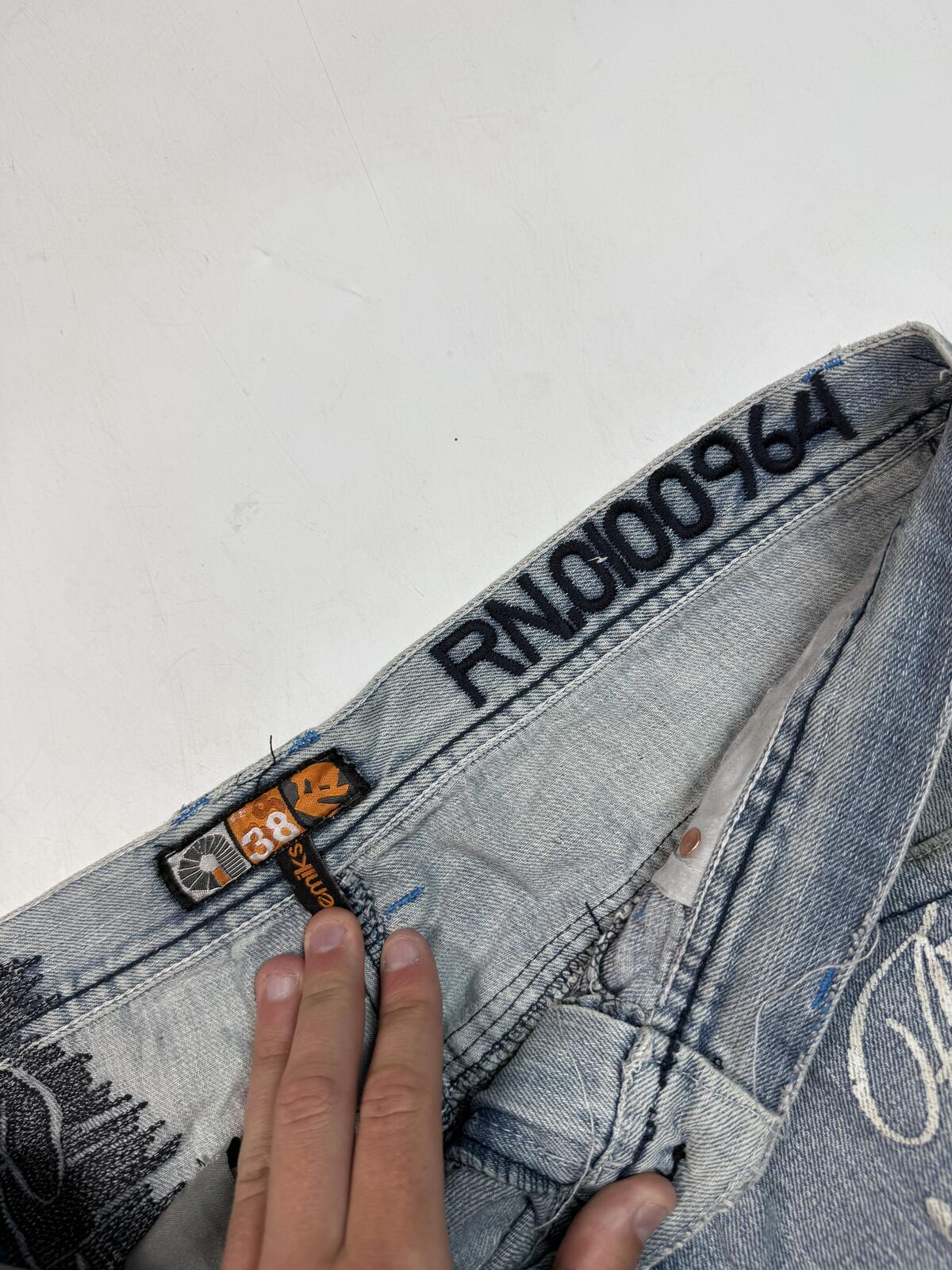 Vintage Y2K Akademiks baggy hip hop jorts (W38)