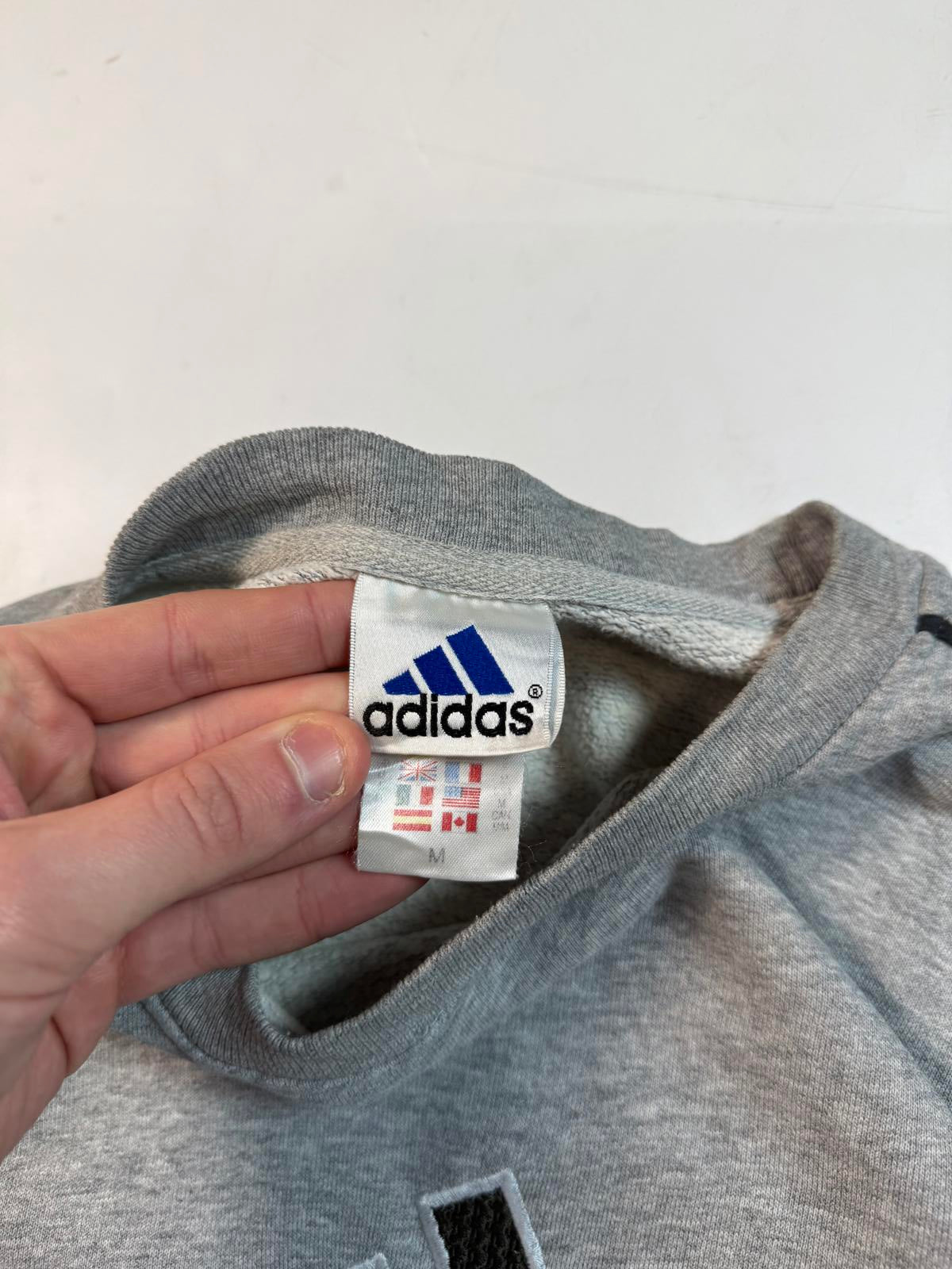Vintage 90s adidas centre logo sweatshirt (M)