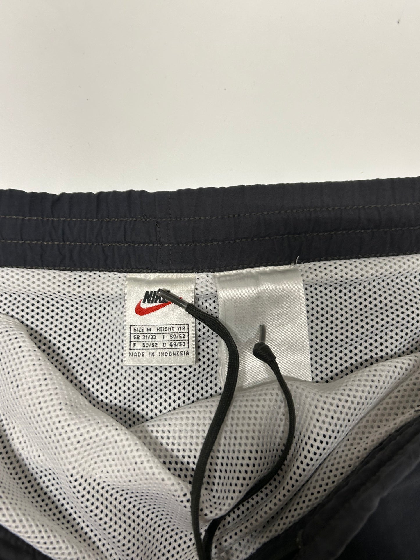 Vintage 90s Nike shorts (M)