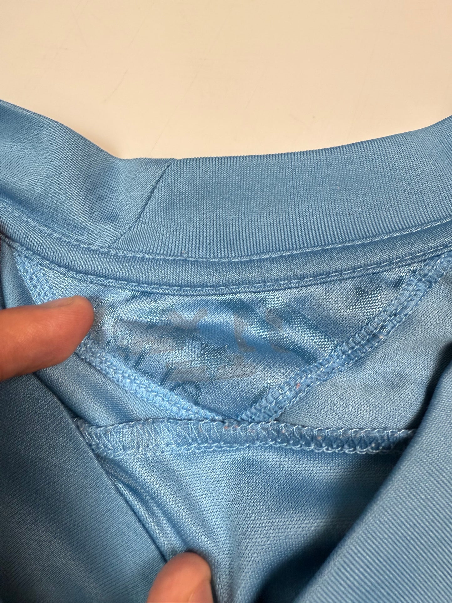 Vintage Italy 2009/10 Puma football home shirt (M)