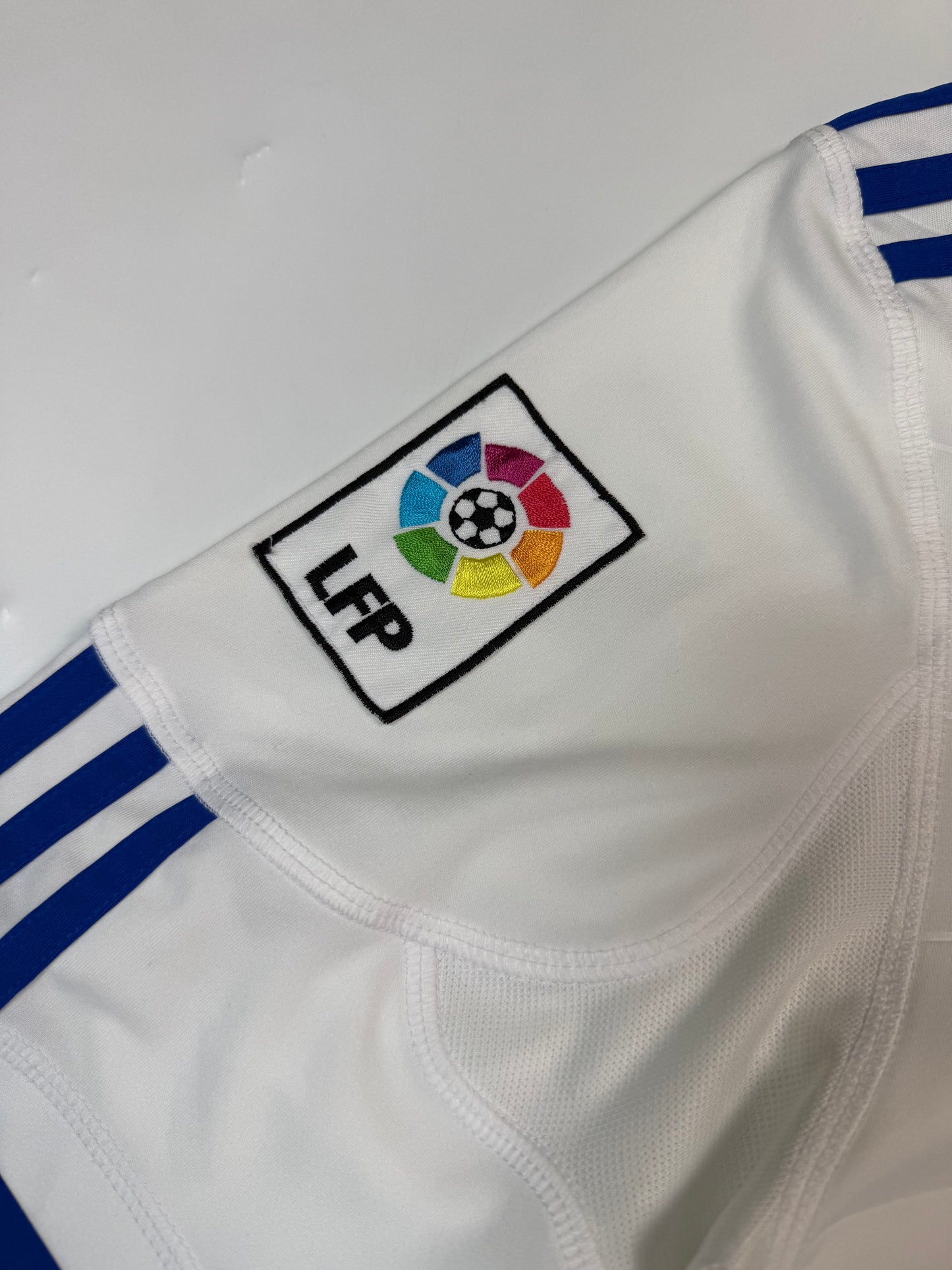 Real Madrid 2010/11 Adidas football home shirt (M)