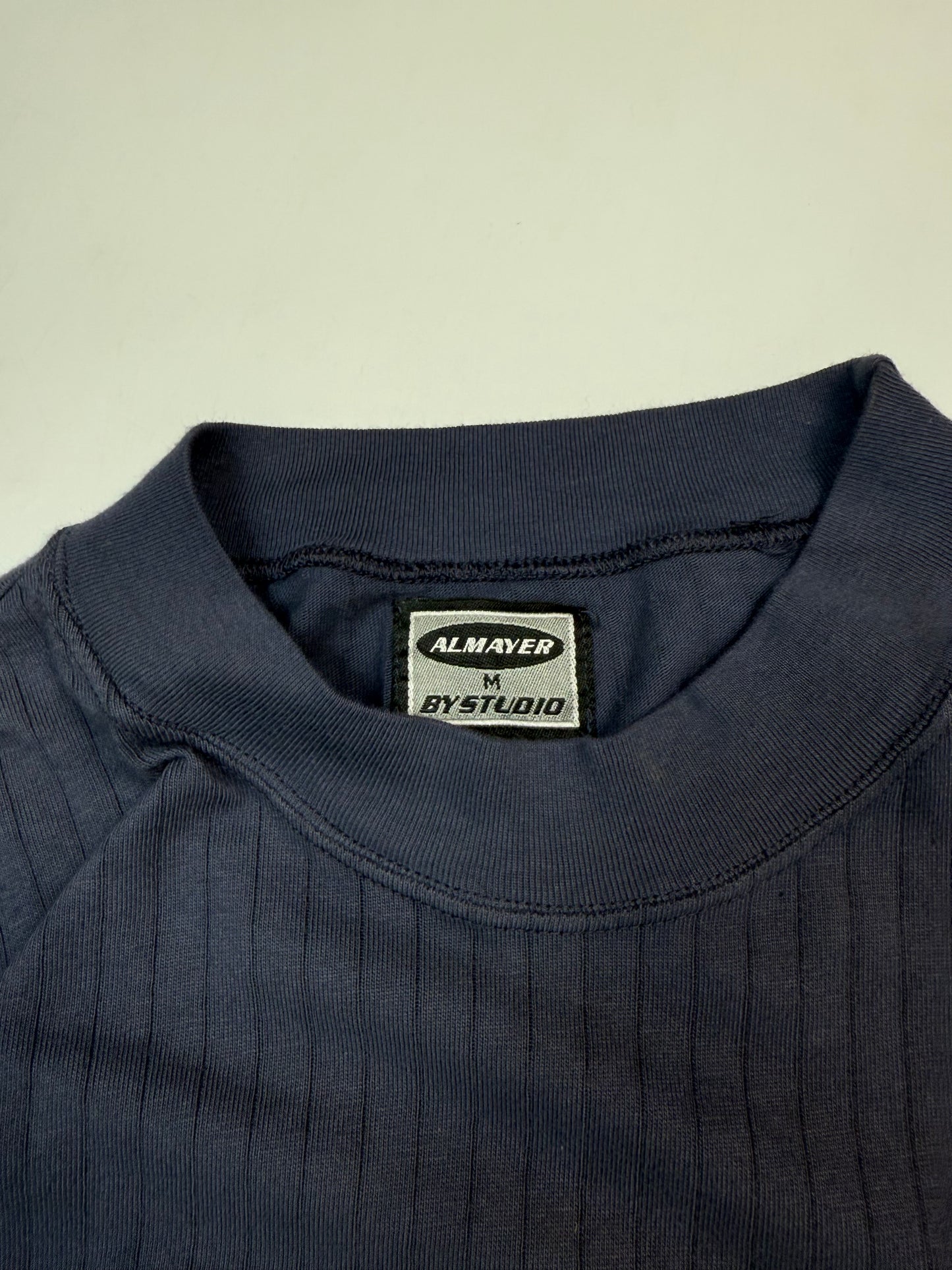 Vintage Y2K surfing graphic tee (M)
