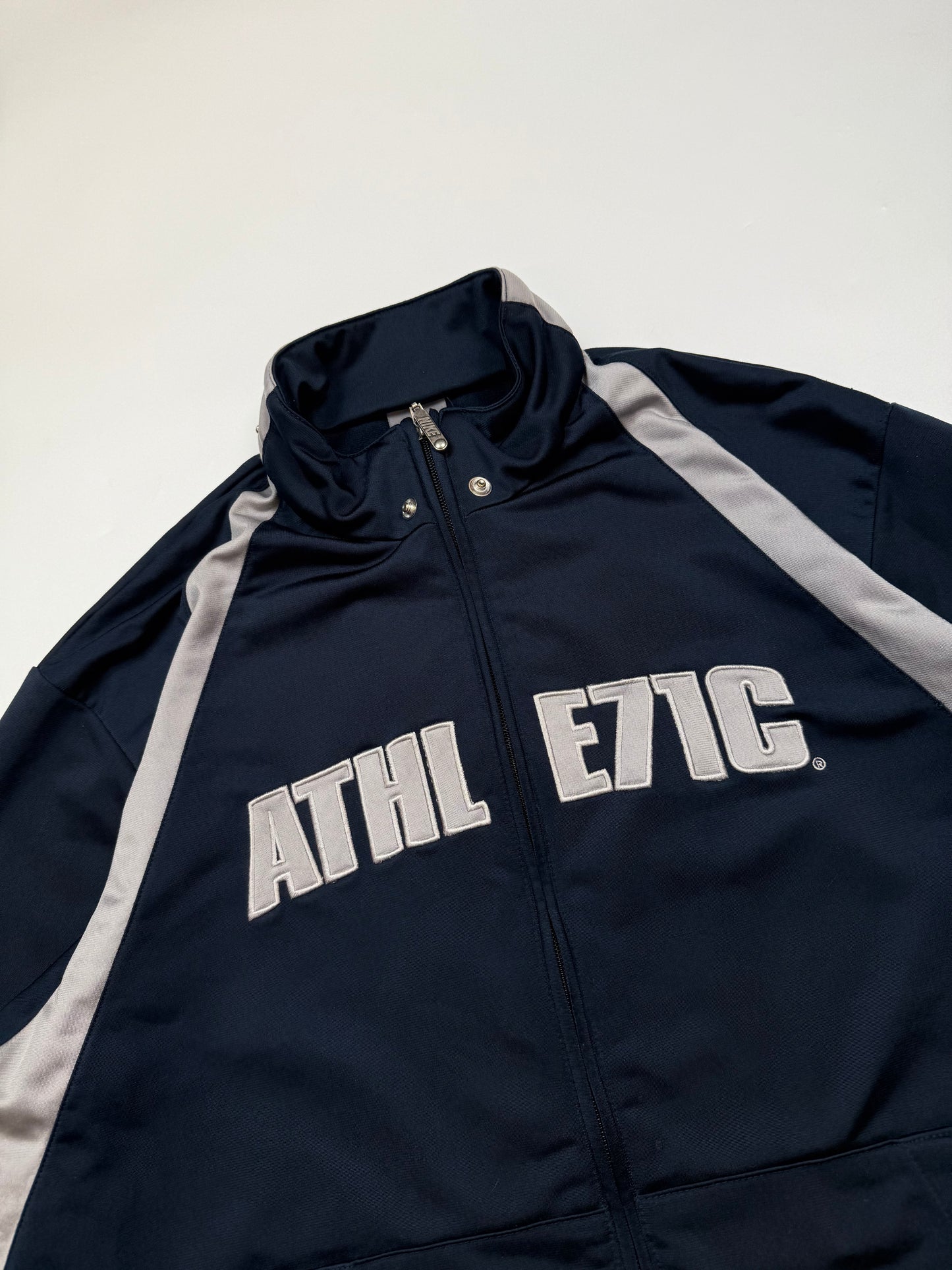 Vintage Nike athletic spell out track jacket (M)