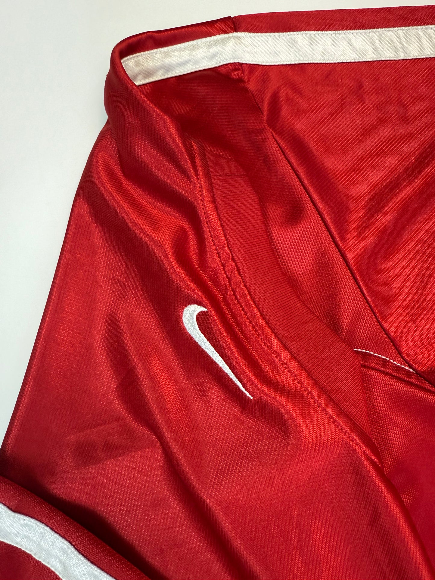 Vintage Nike shield football tee (M)