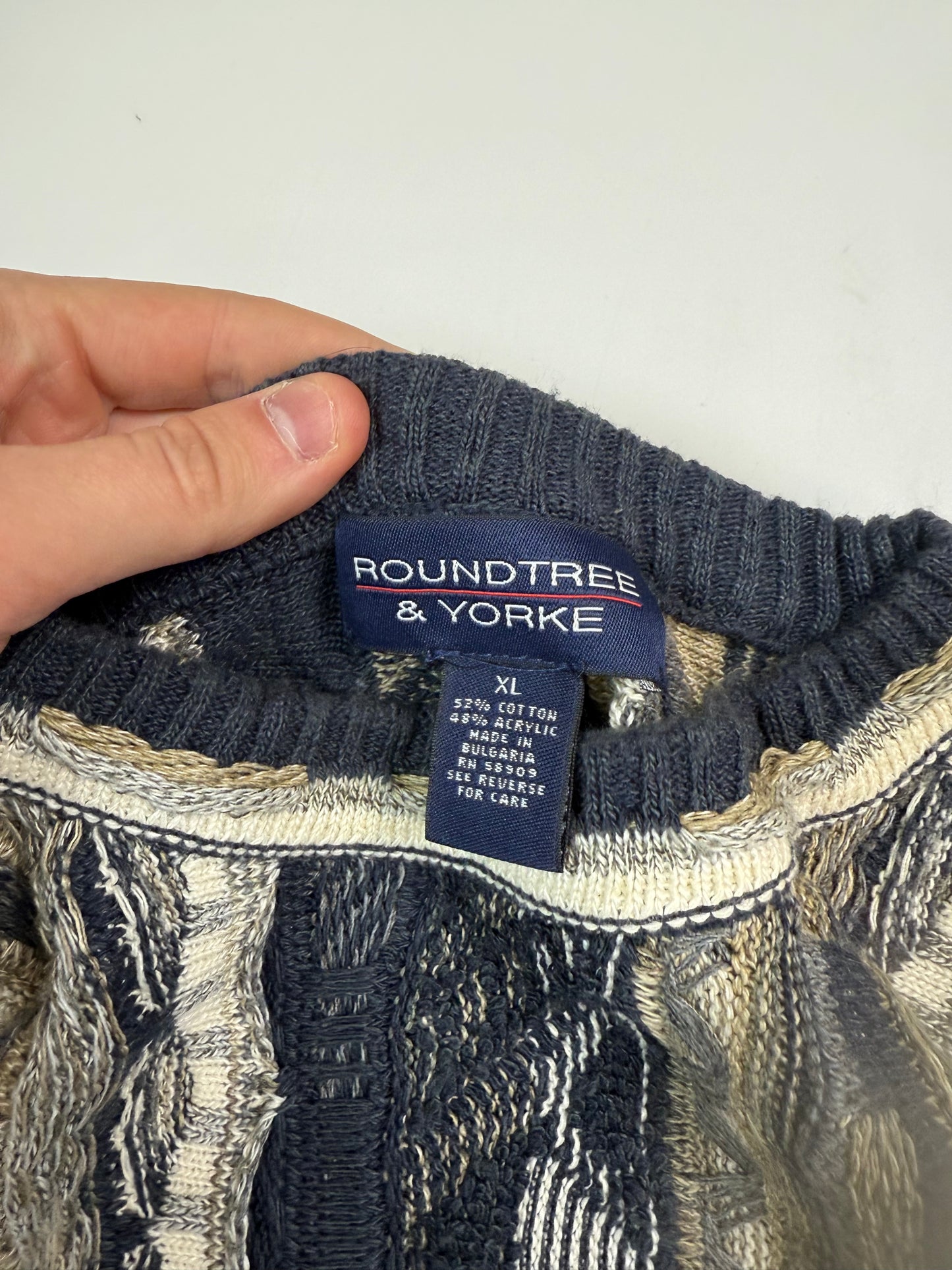 Vintage Coogi style abstract knit sweater (XL)