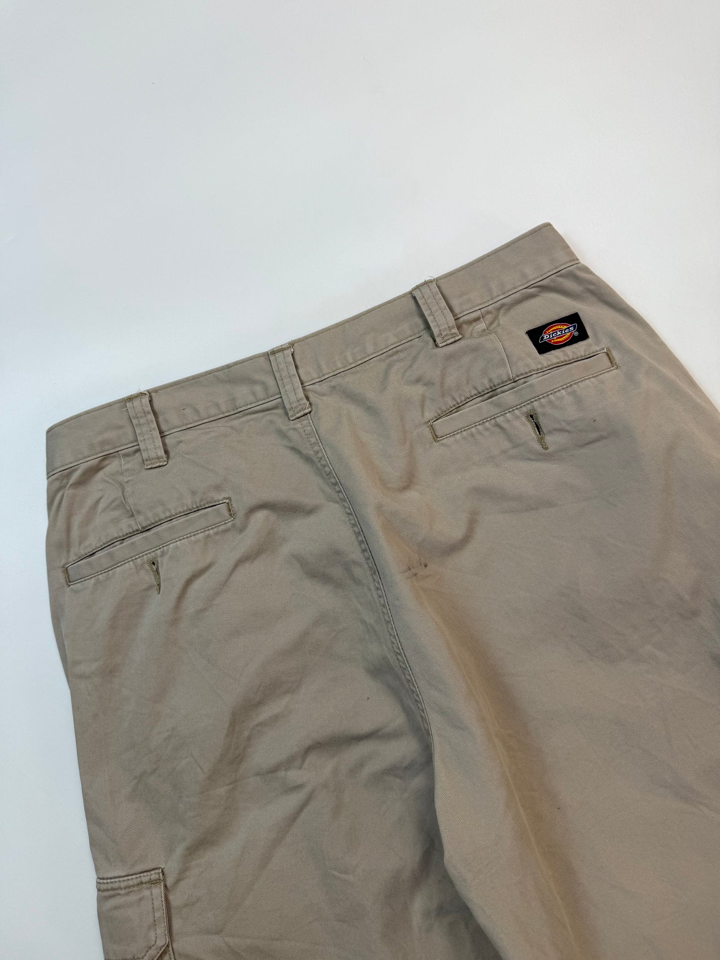Dickies baggy cargo shorts (W32)