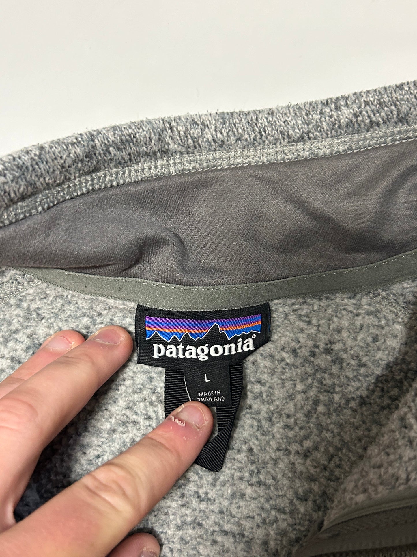 Patagonia quarter zip fleece (L)