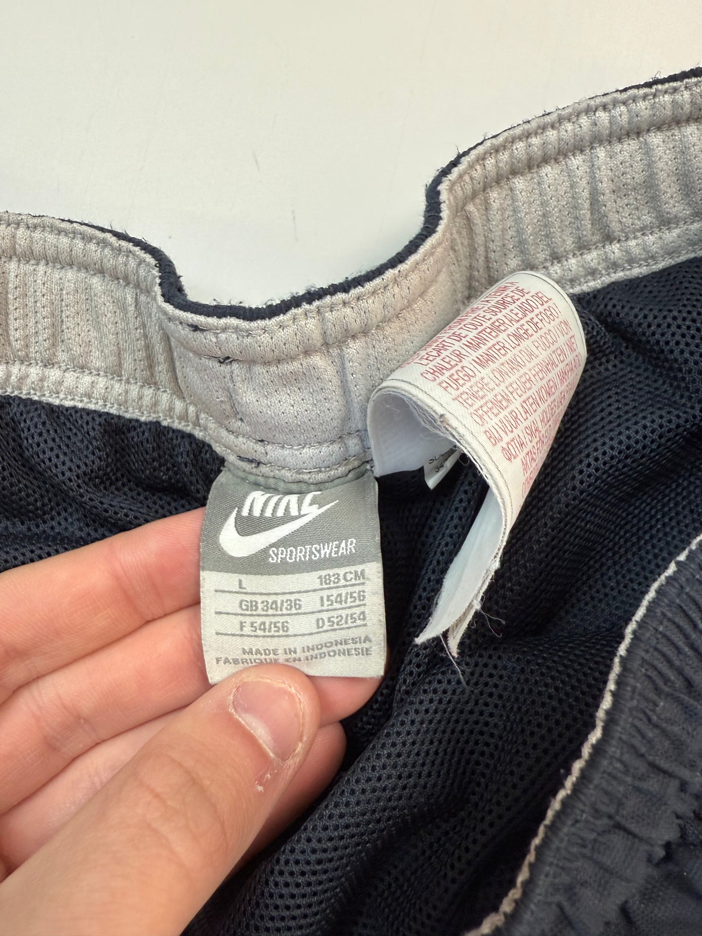 Vintage Nike baggy cargo shorts (L)