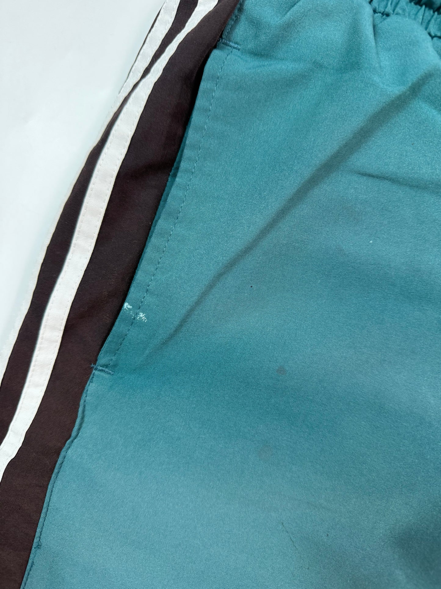 Vintage 90s Adidas sport shorts (M)