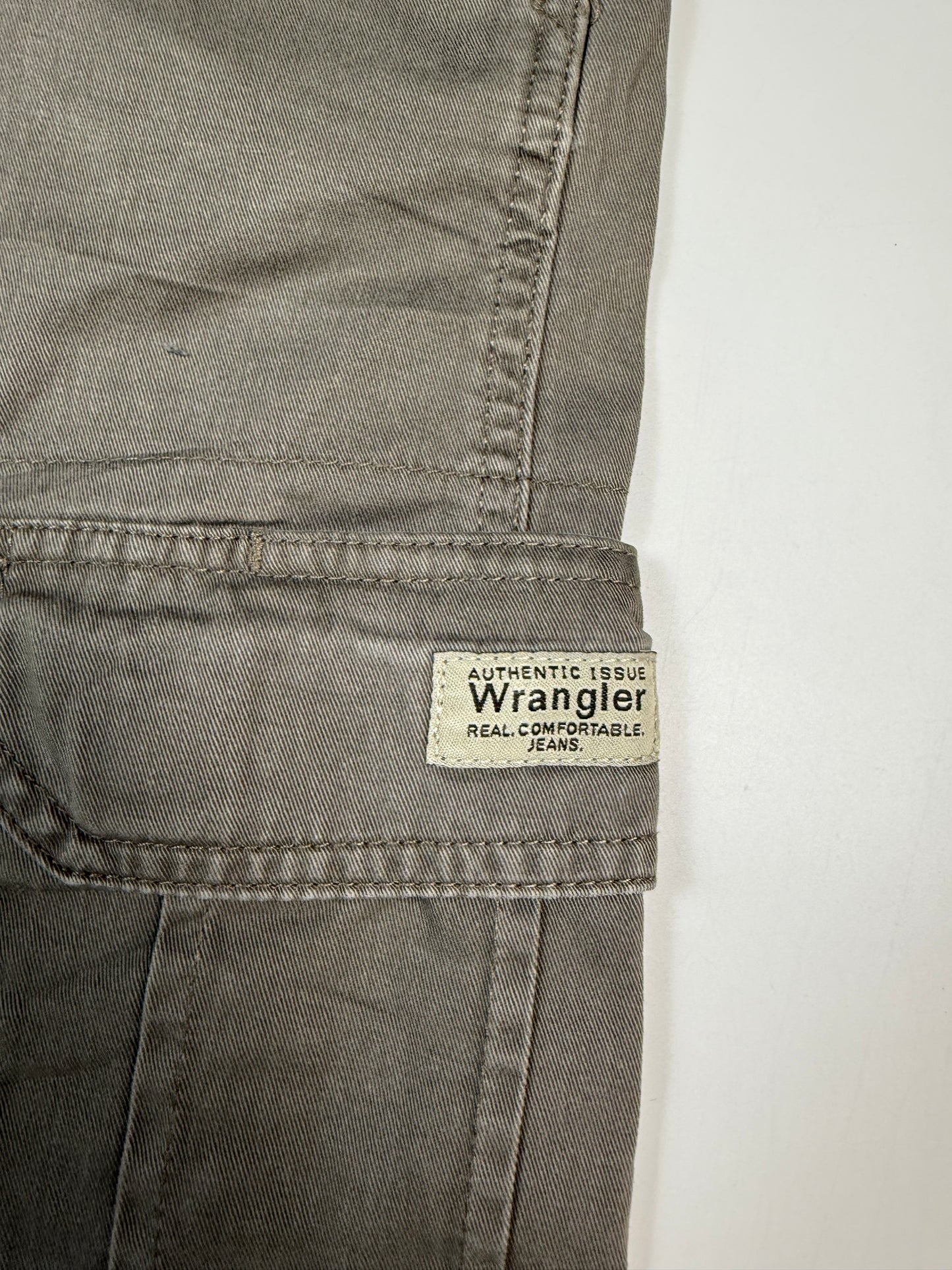 Wrangler baggy cargo shorts (W34)