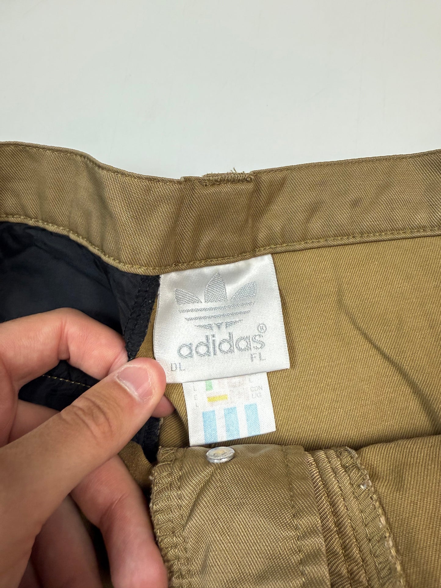 Vintage 90s Adidas originals baggy cargo shorts (L)