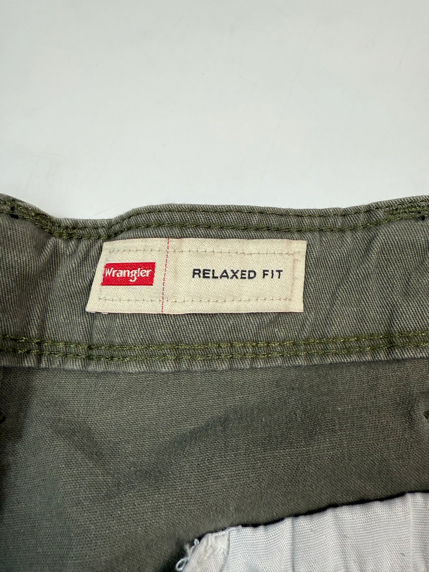 Wrangler baggy cargo shorts (W36)