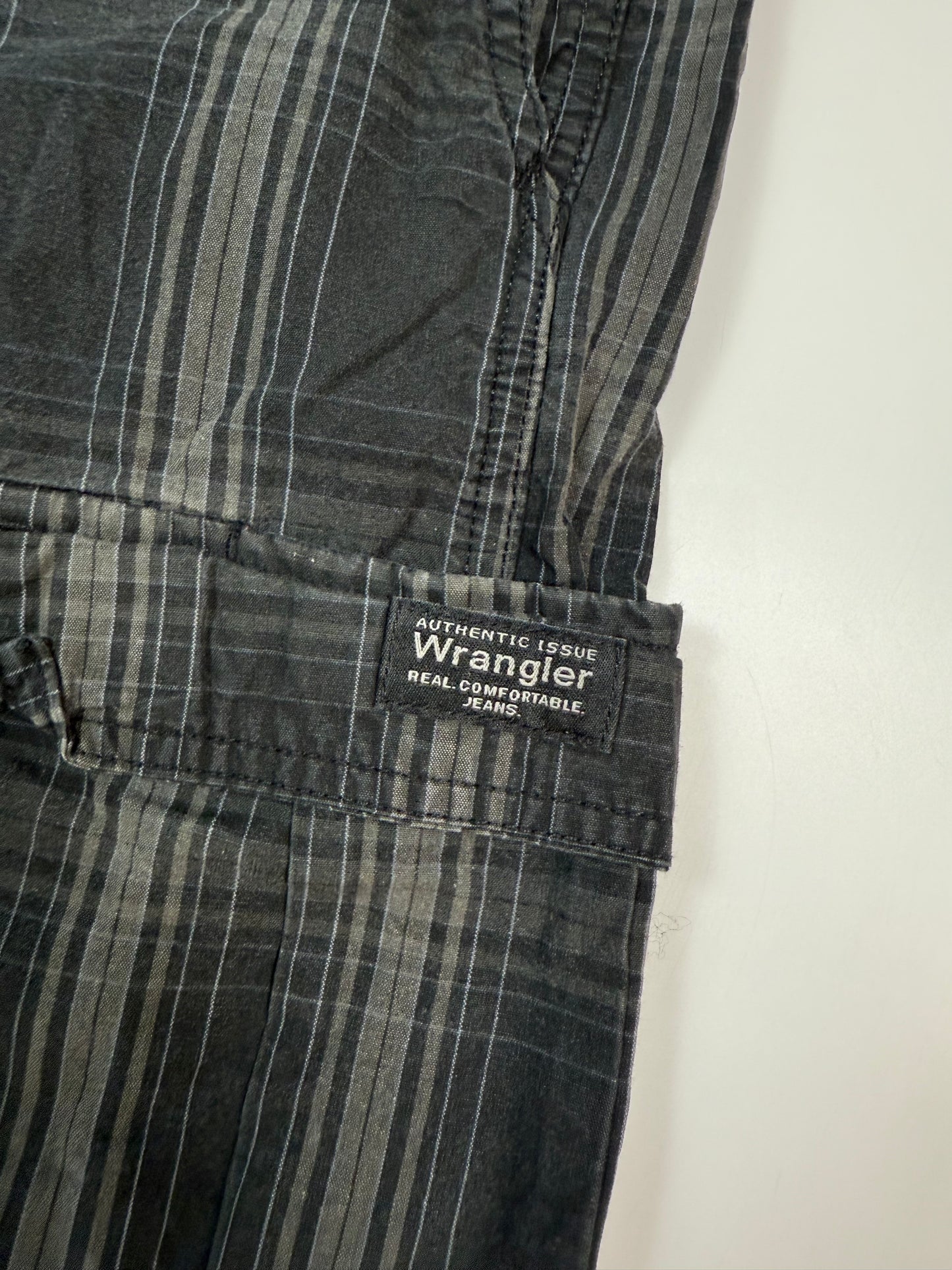 Wrangler baggy checkered cargo shorts (W30)