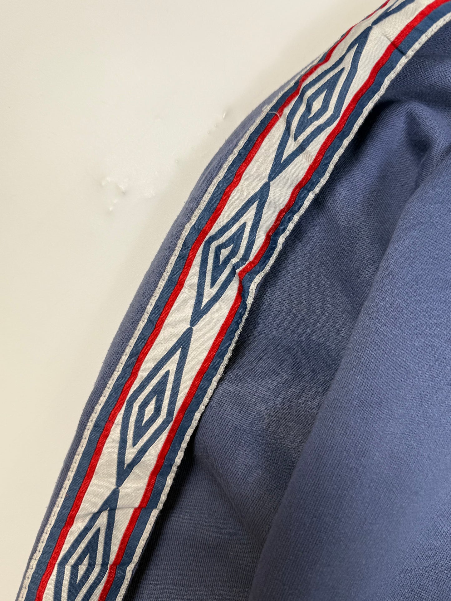 Vintage Umbro side stripe sweatshirt (M)
