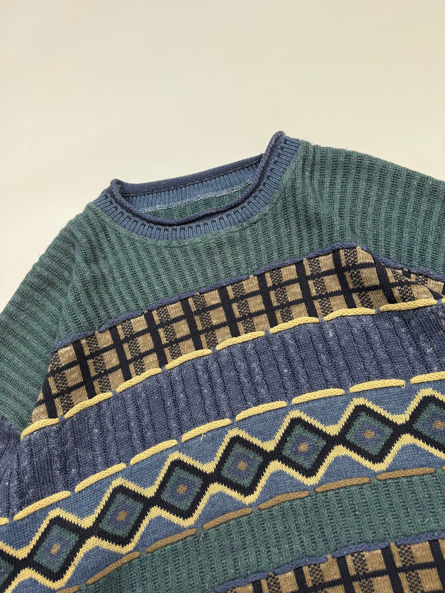 Vintage abstract patterned knit sweater (L)