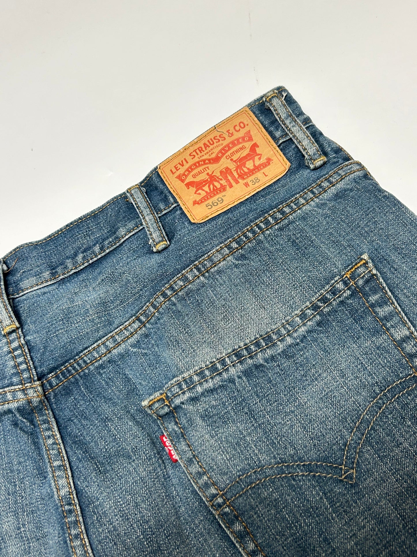 Levi's 569 jorts (W38)