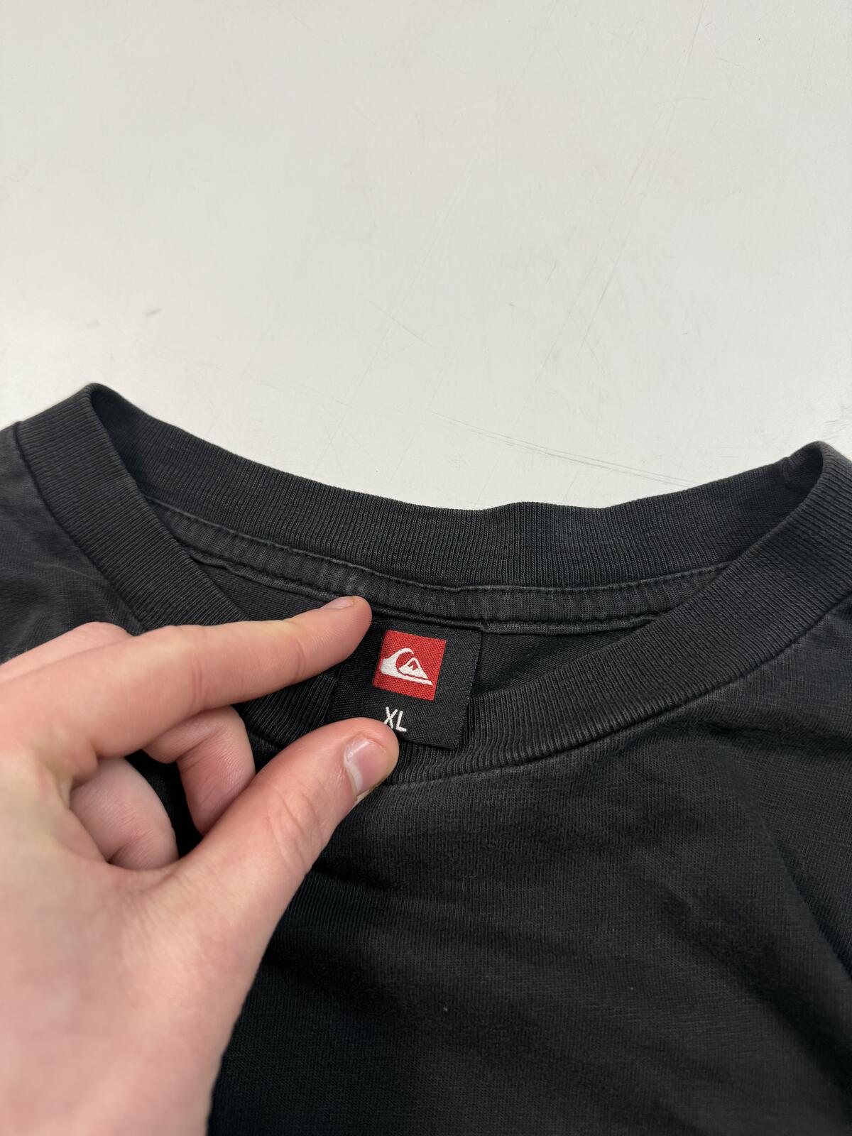 Vintage Y2K Quiksilver surfing graphic tee (XL)