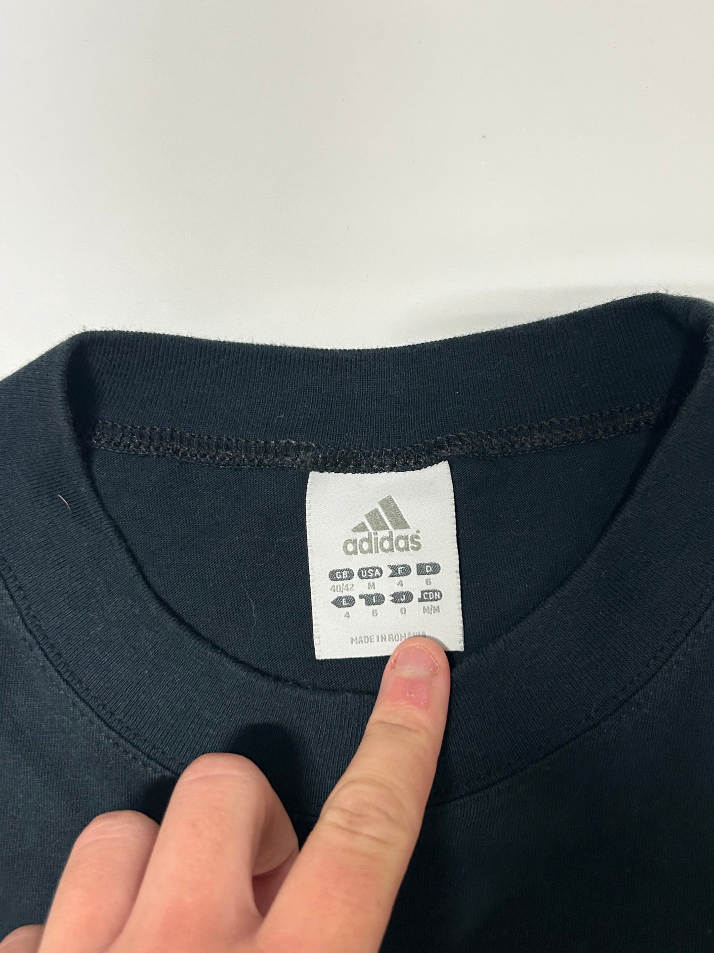 Vintage adidas small logo tee (M)