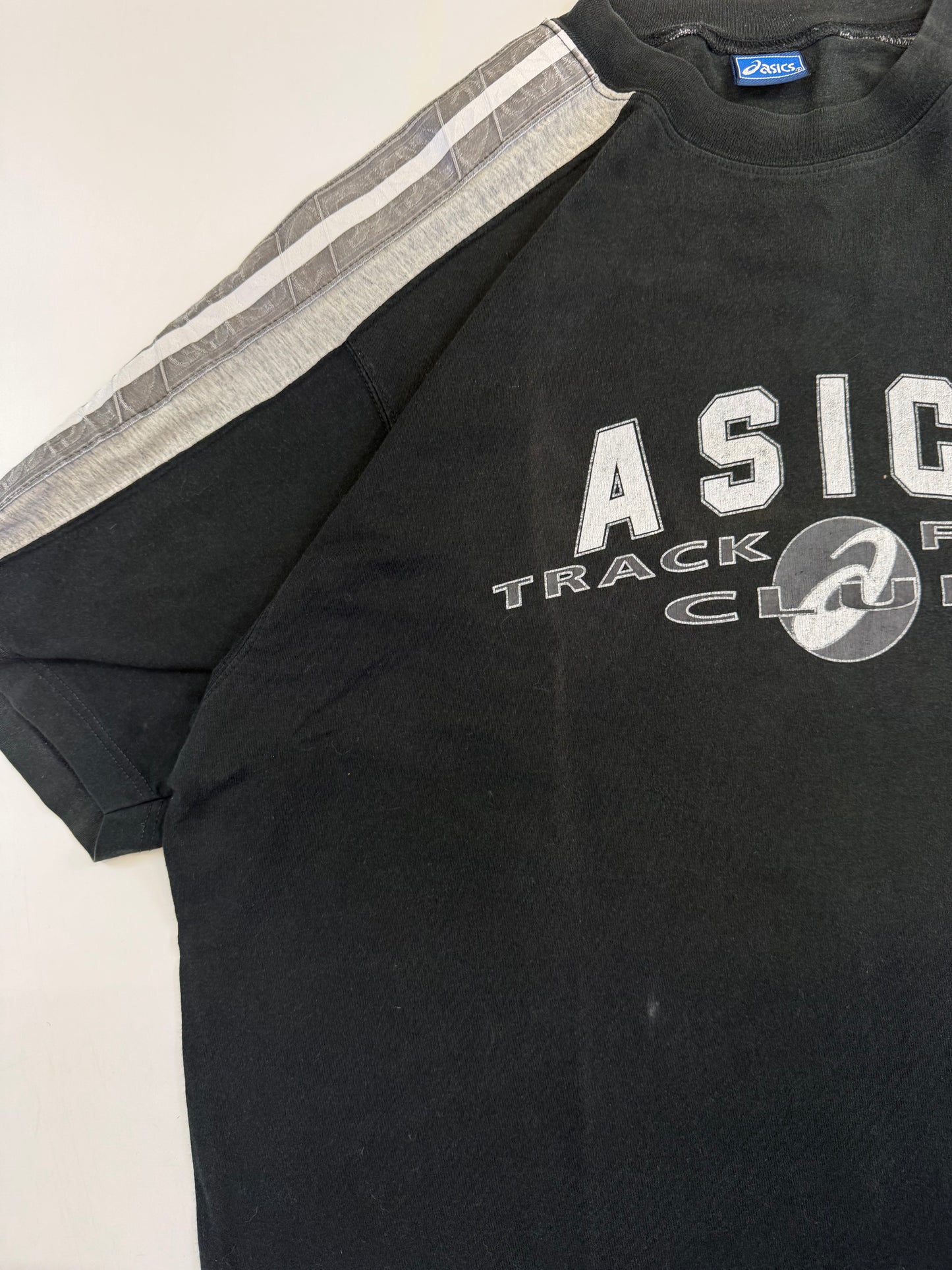 Vintage 90s Asics spell out tee (L)