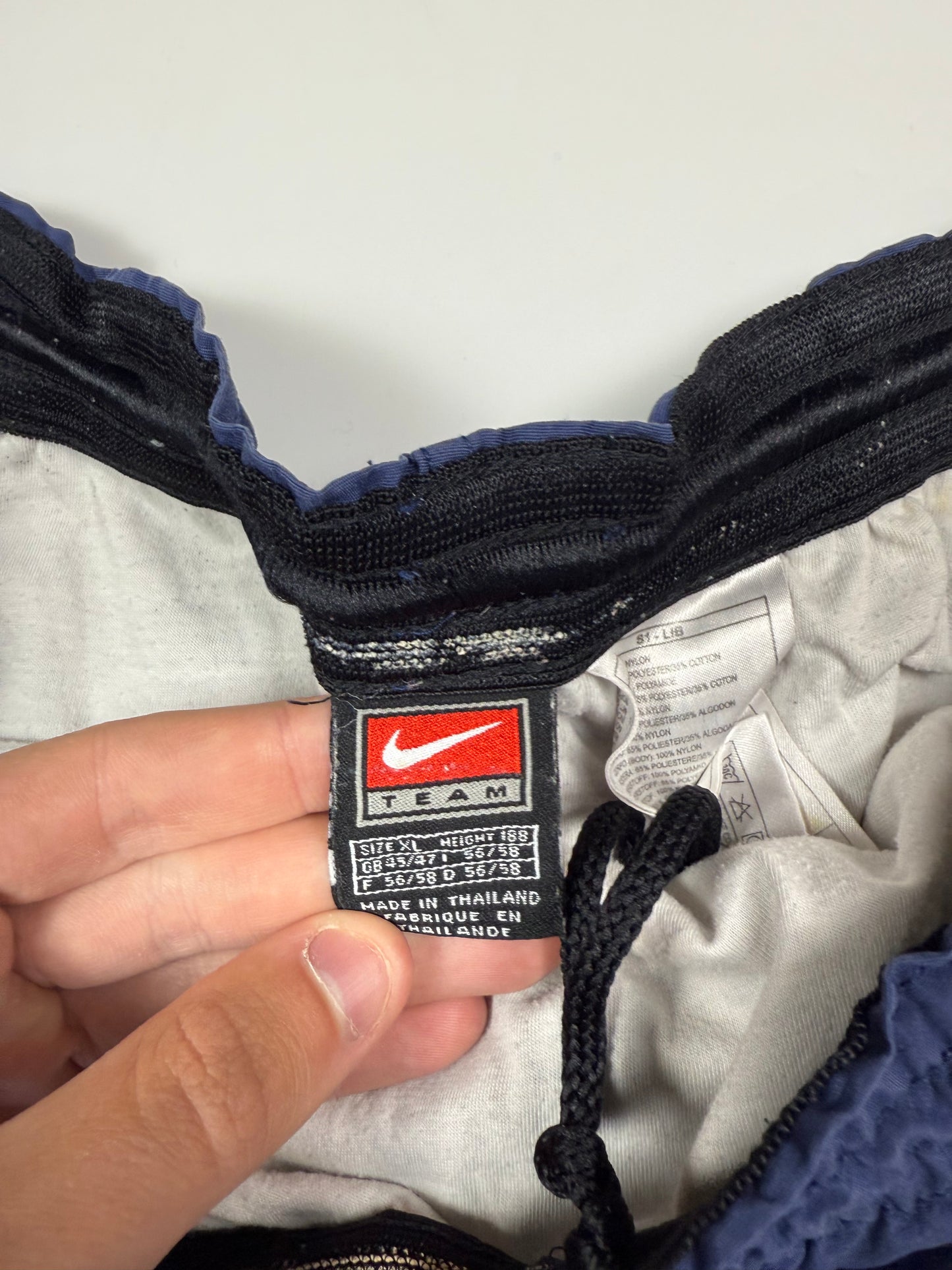 Vintage 90s Nike shield football sport shorts (XL)