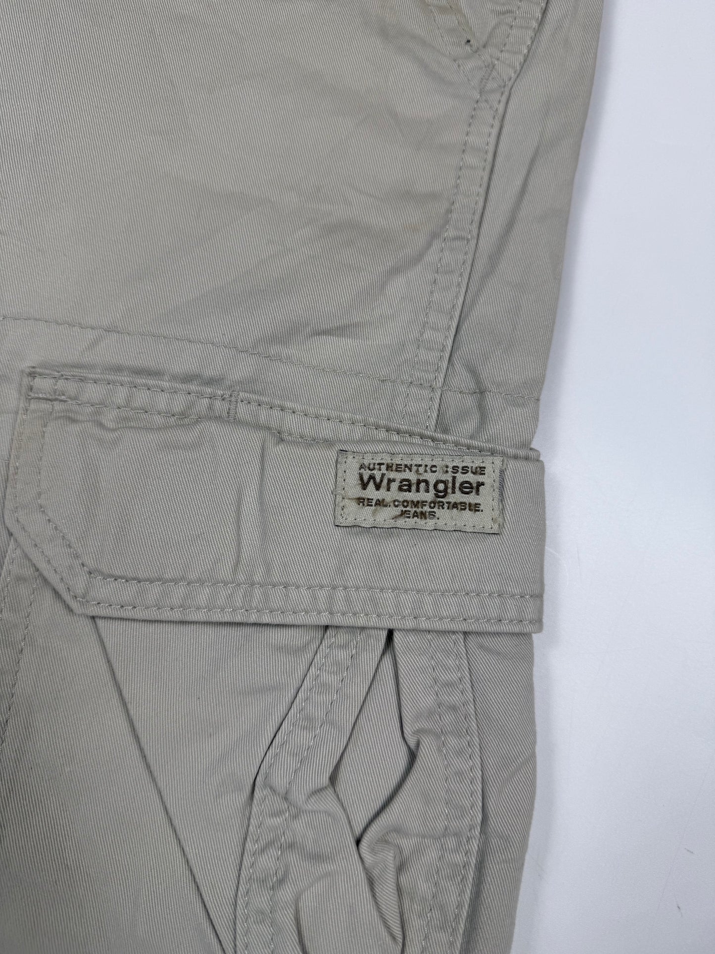 Vintage Wrangler baggy cargo shorts (W34)