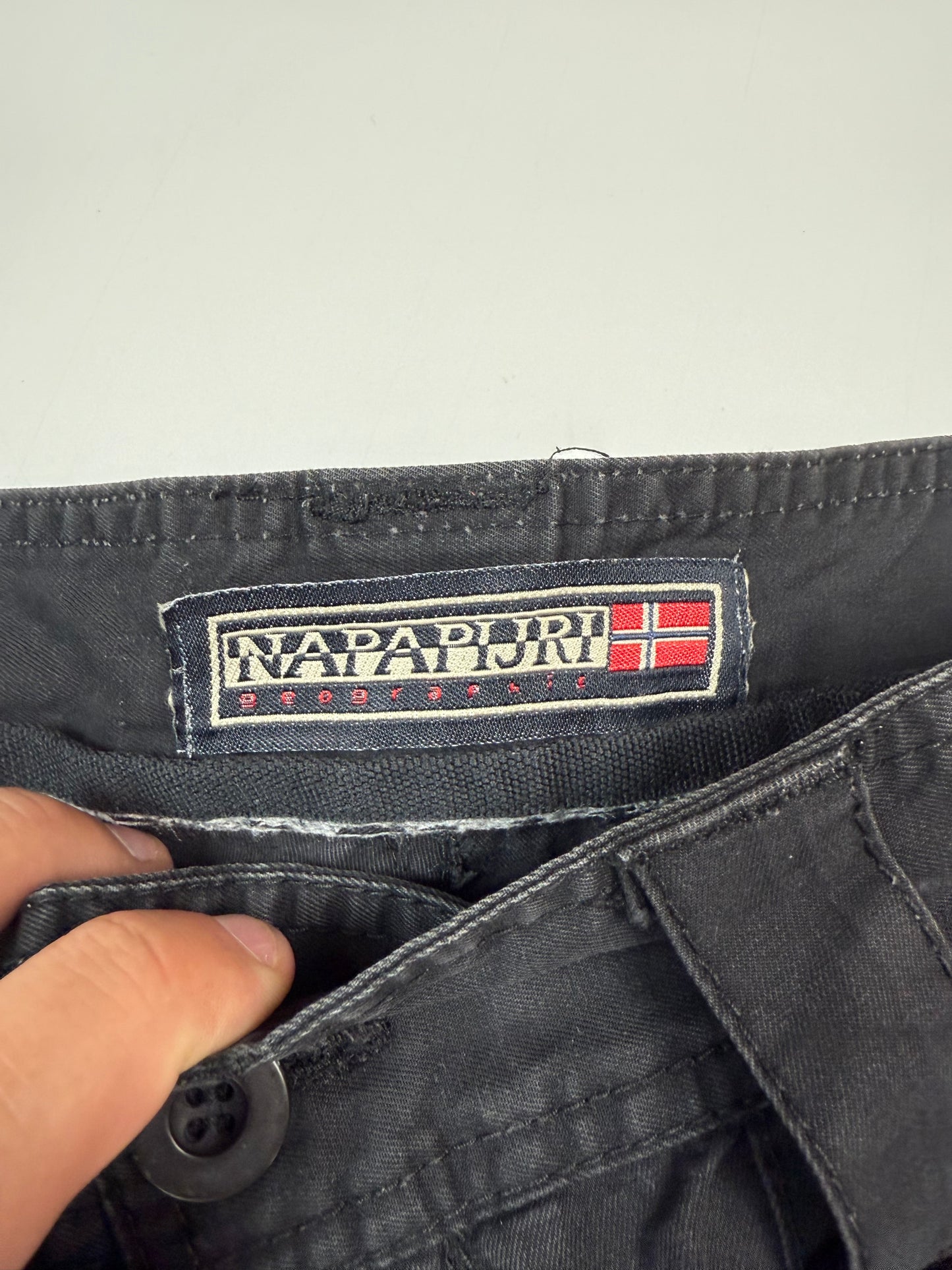 Vintage Napapijri baggy cargo shorts (W36)