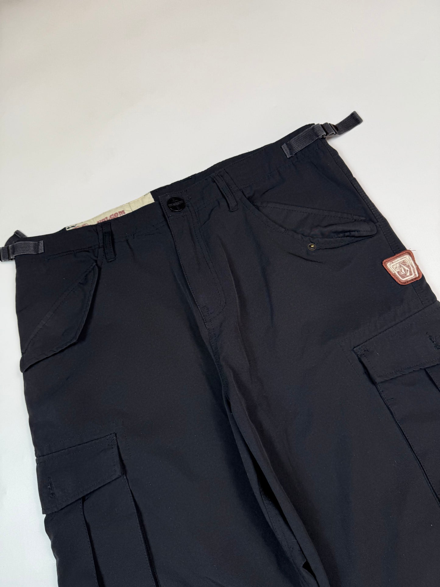 Volcom scout baggy cargo shorts (W34)