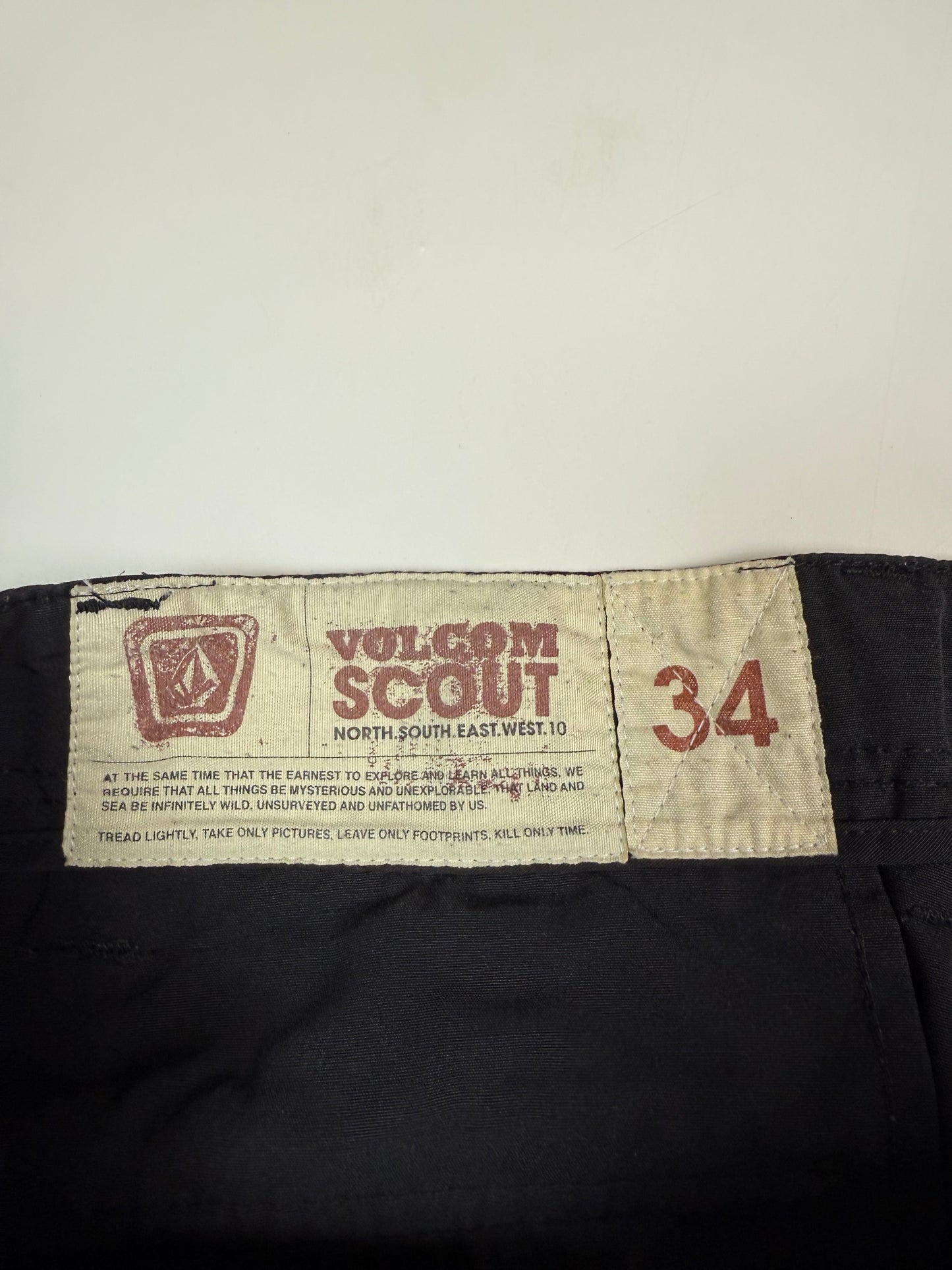 Volcom scout baggy cargo shorts (W34)