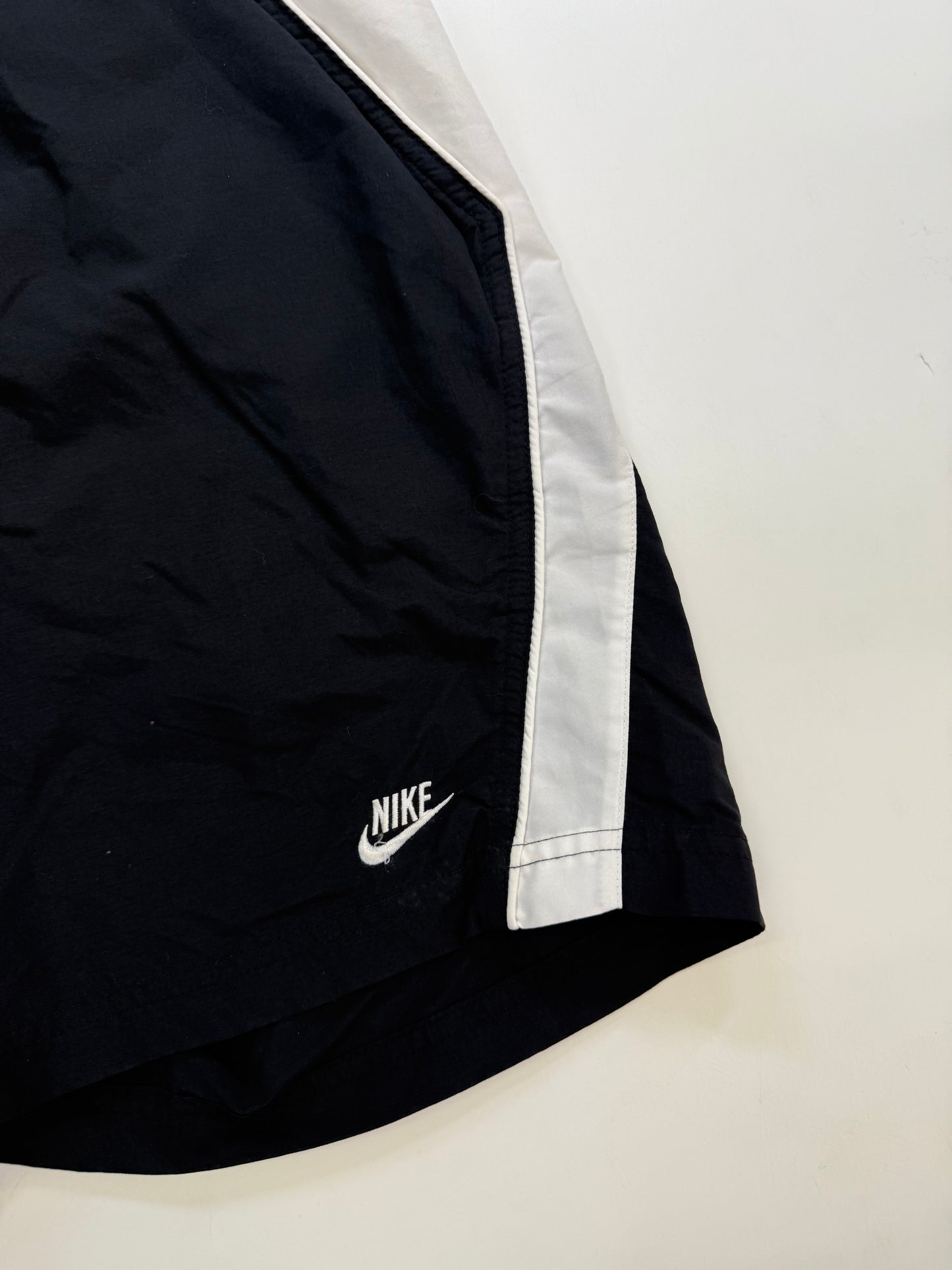 Vintage Nike side stripe sport shorts (XL)
