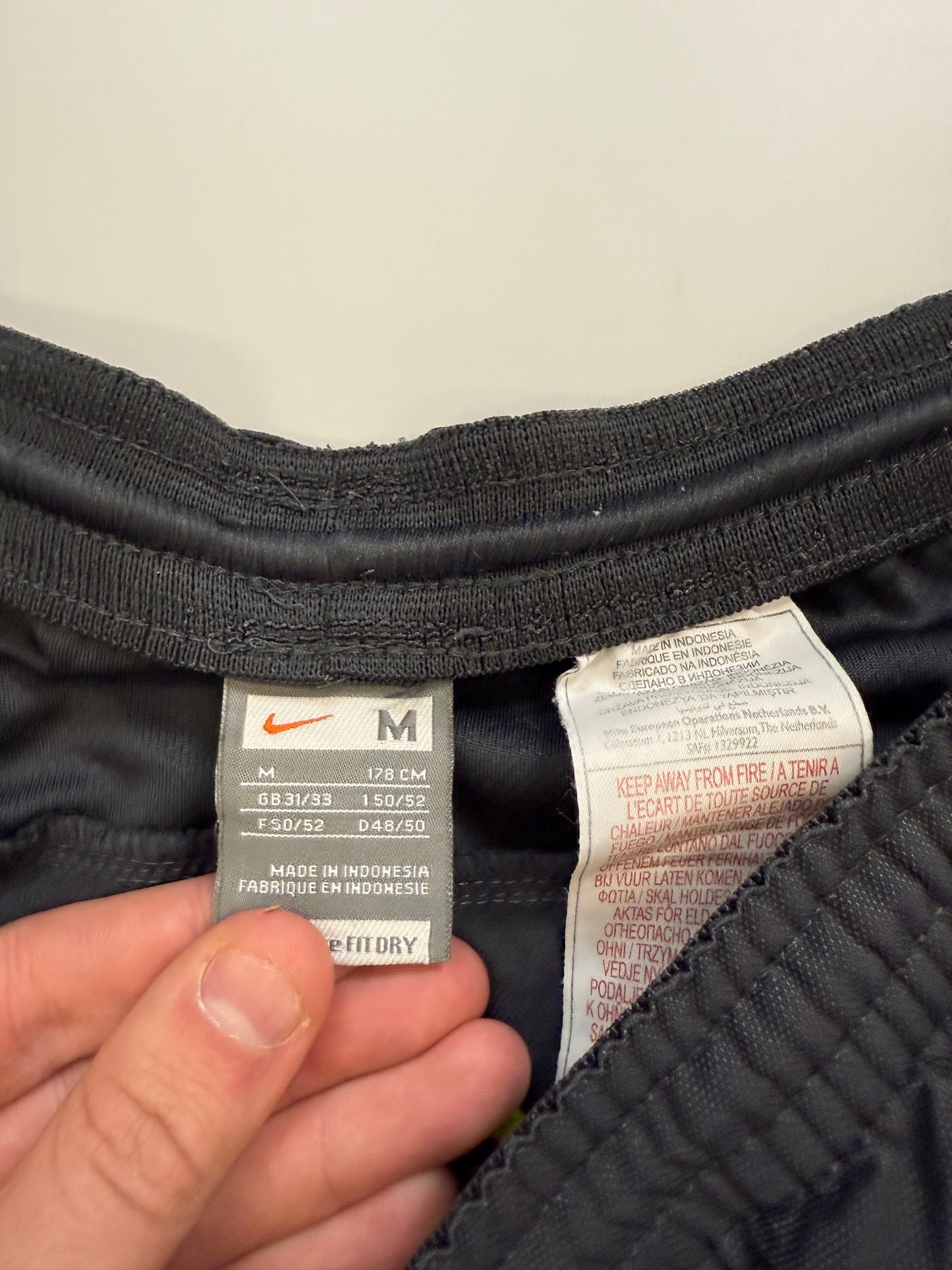 Vintage Nike shield football shorts (M)